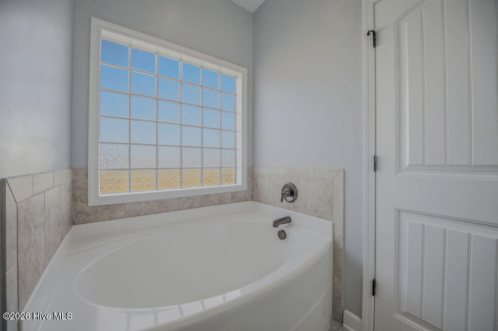 100565679 | Photo 24