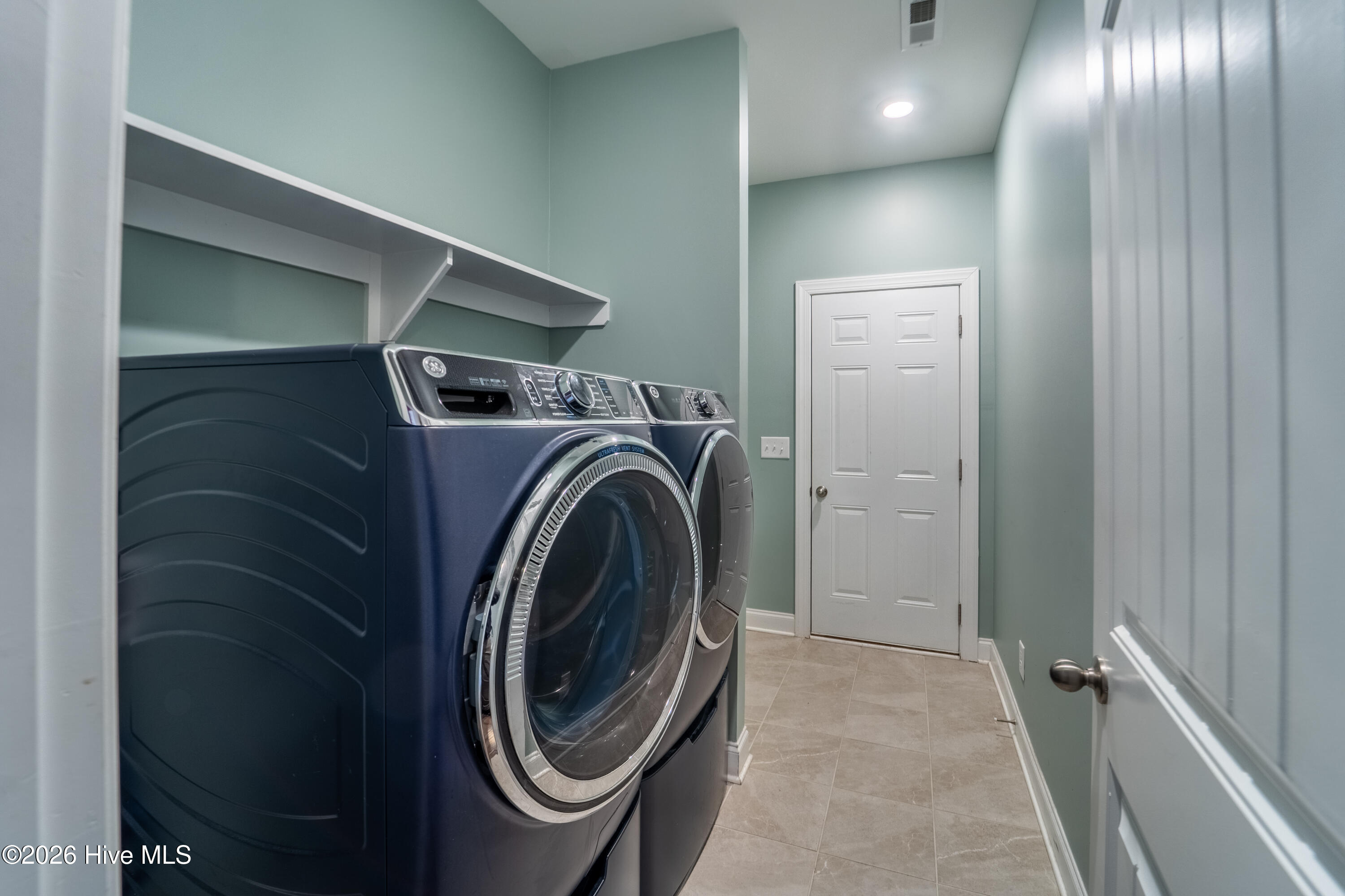 100553861 | Photo 19