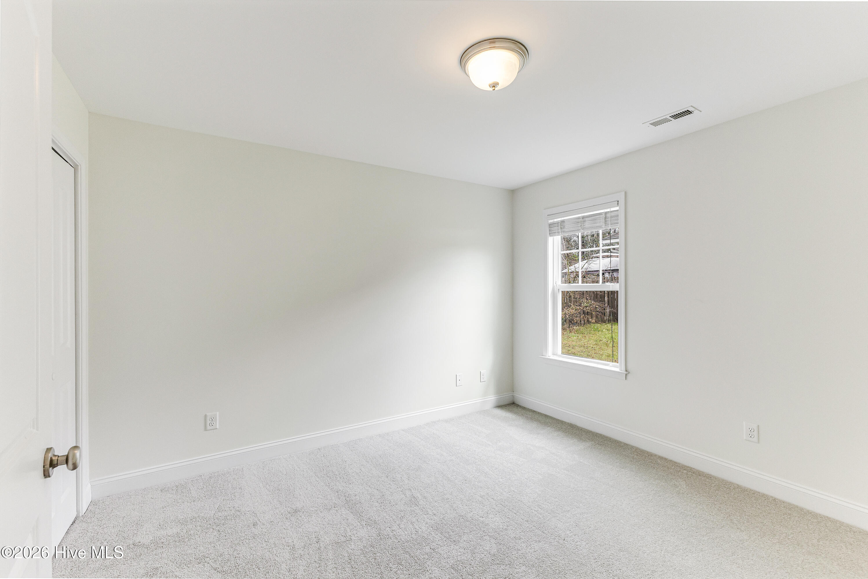 100562129 | Photo 24