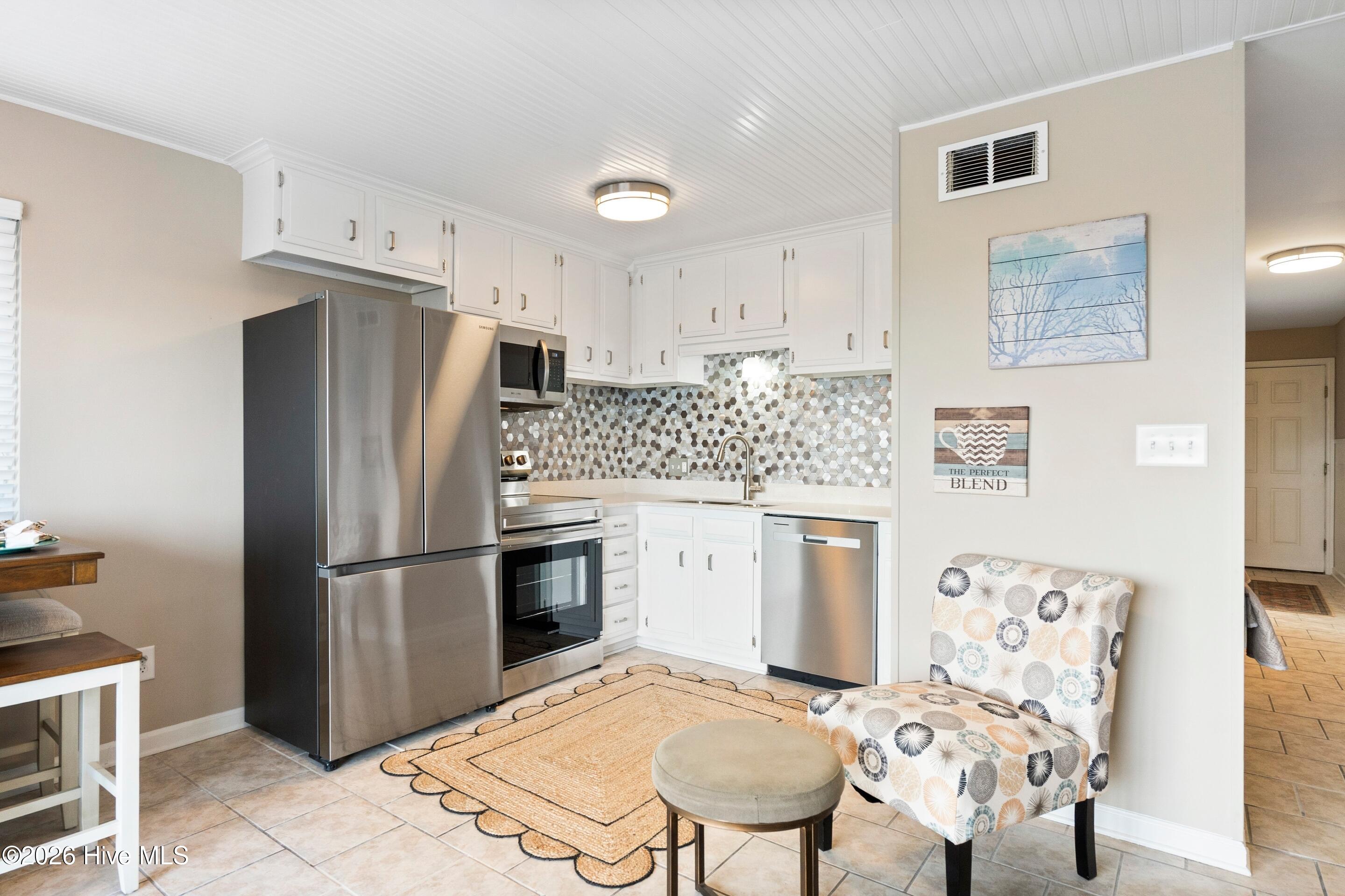 100549328 | Photo 12