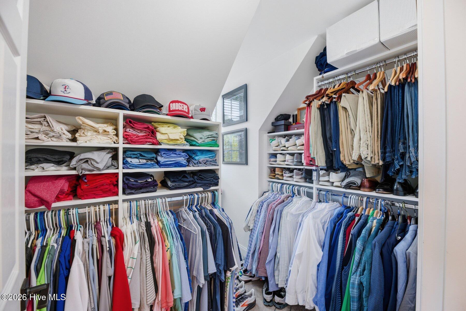 100564034 | Photo 41