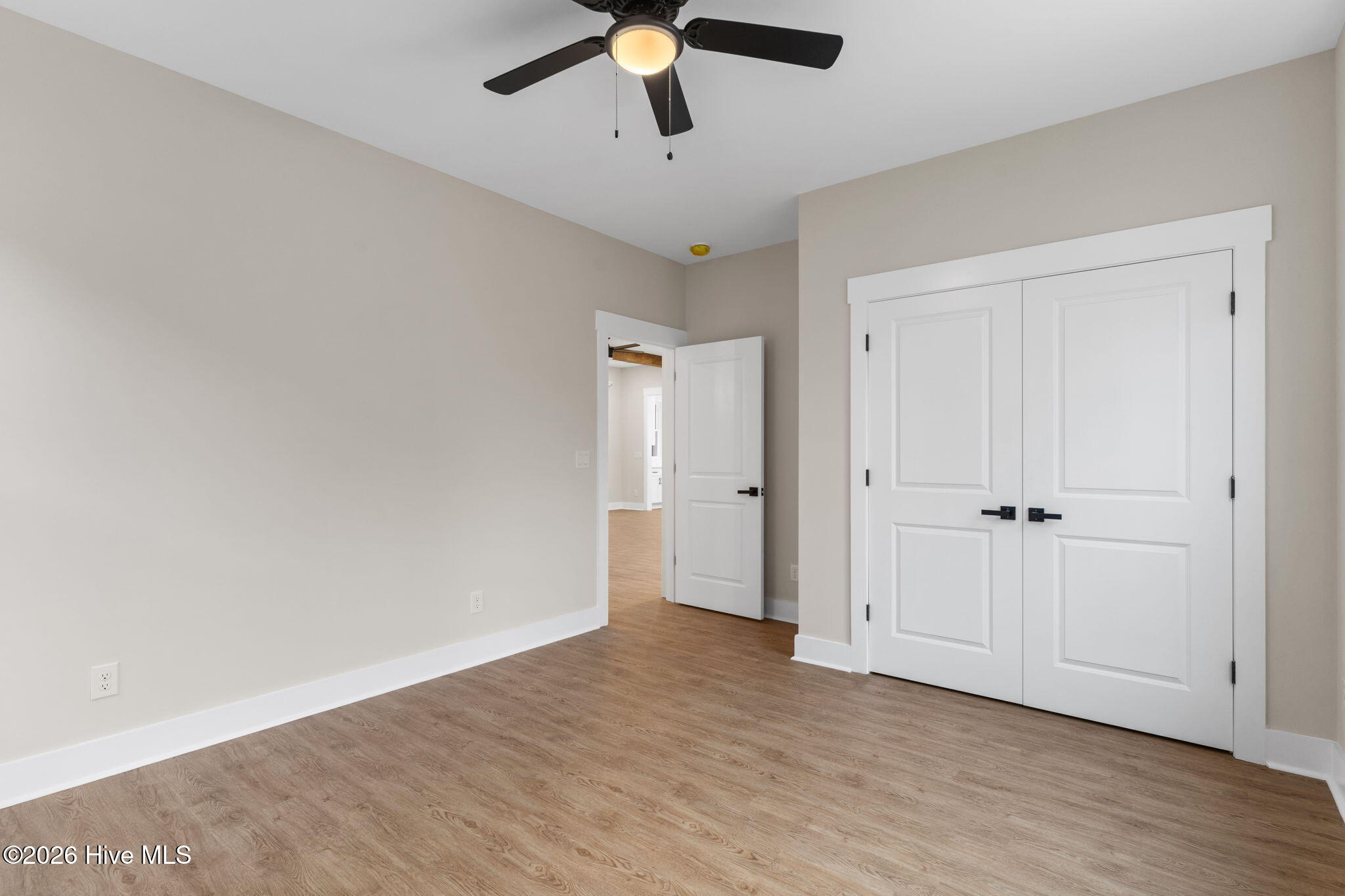 100558111 | Photo 33