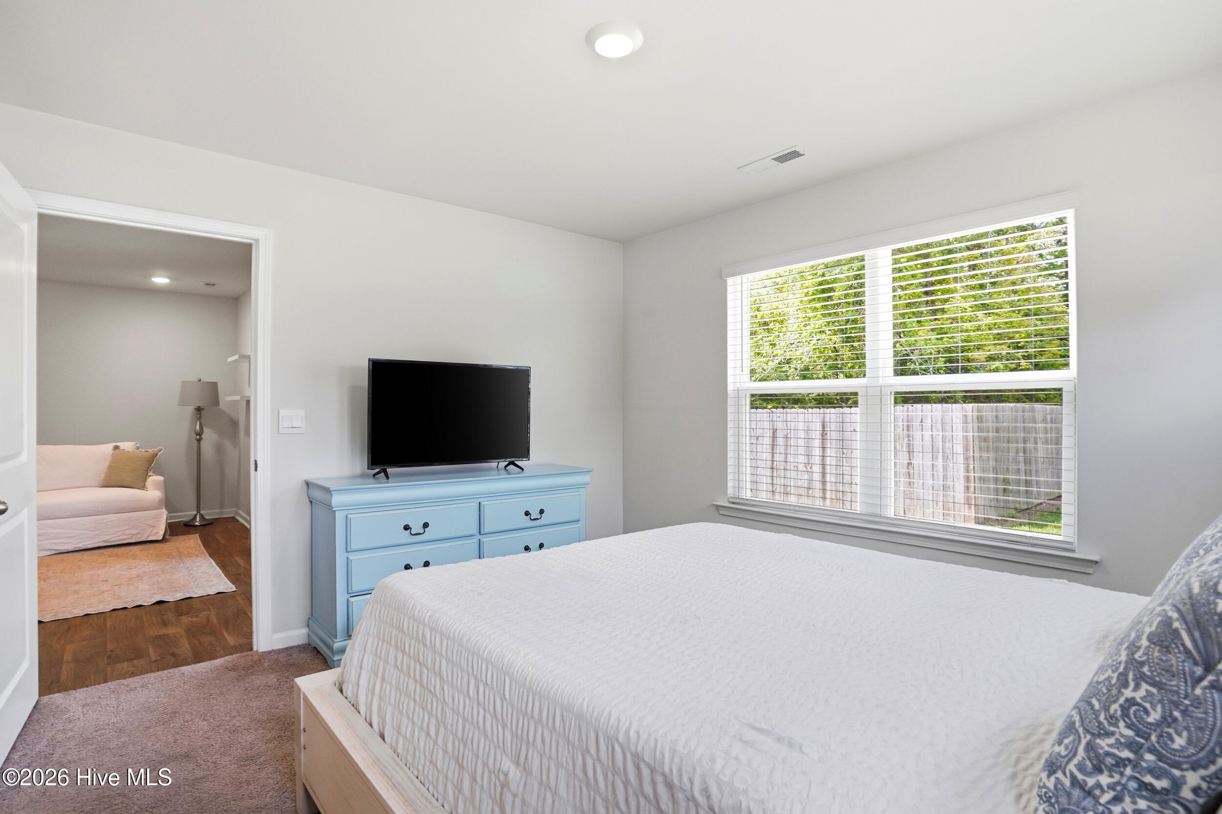 100566288 | Photo 14