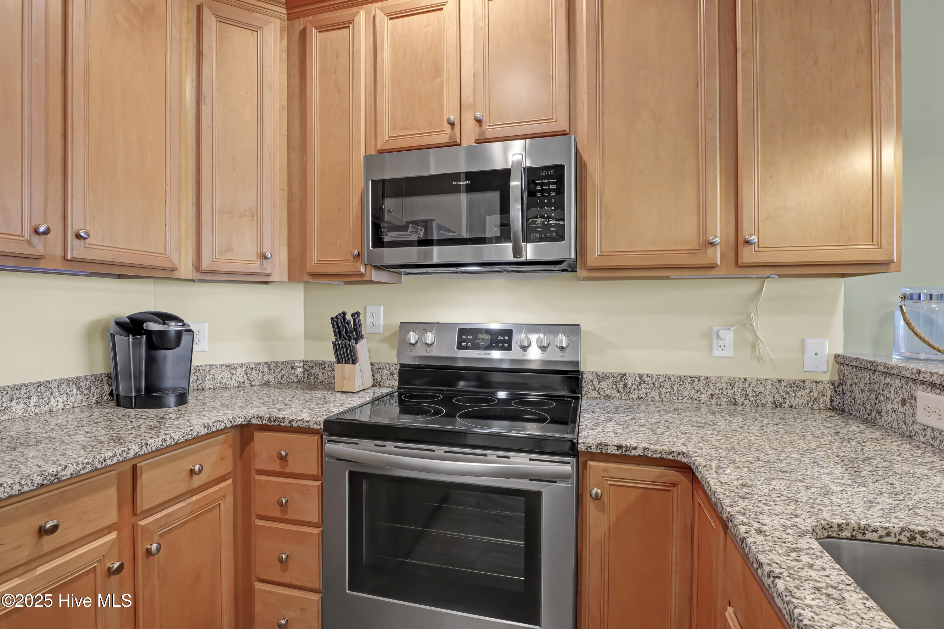 Homes for sale in Surf City, NC | 203 Summer Winds Pl, Surf City, NC 28445 | MLS# 100508177