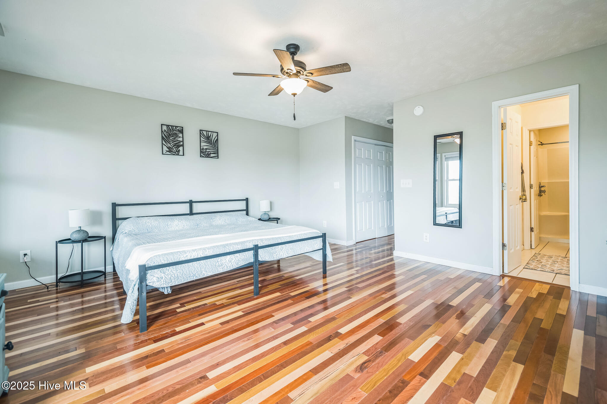 100499775 | Photo 10