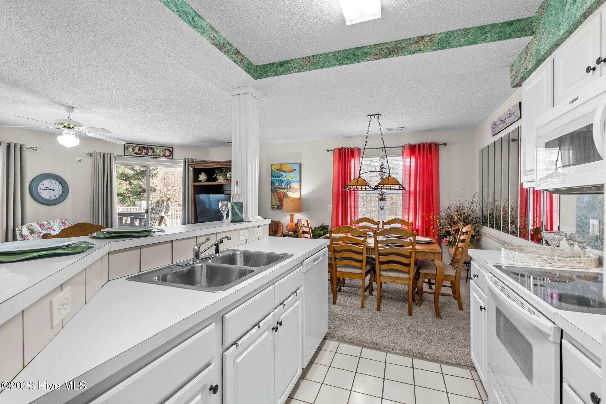 100558882 | Photo 15