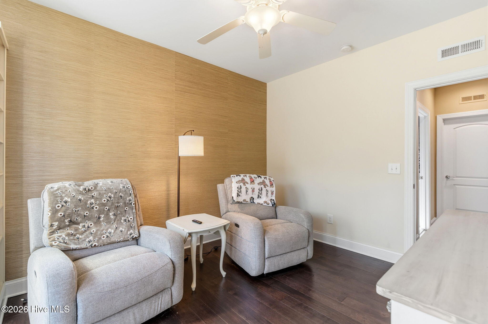 100560327 | Photo 22