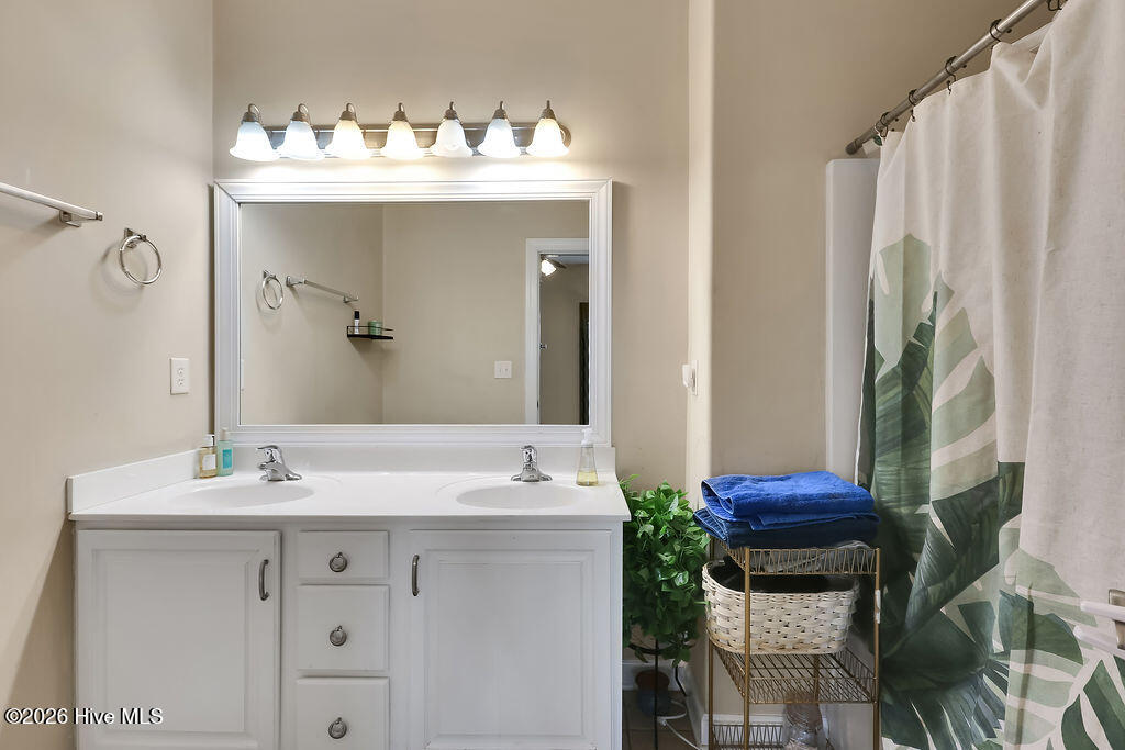 100558942 | Photo 14