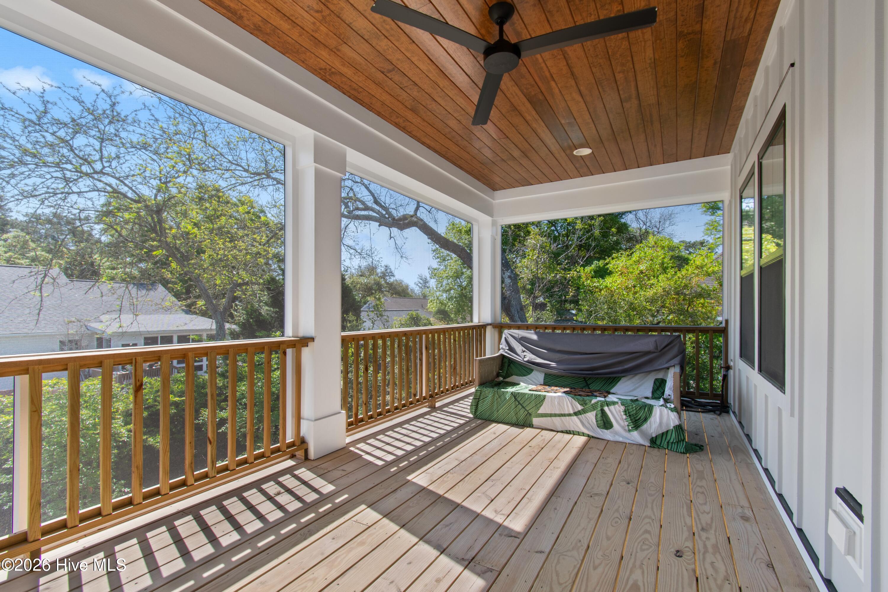 100567576 | Photo 36