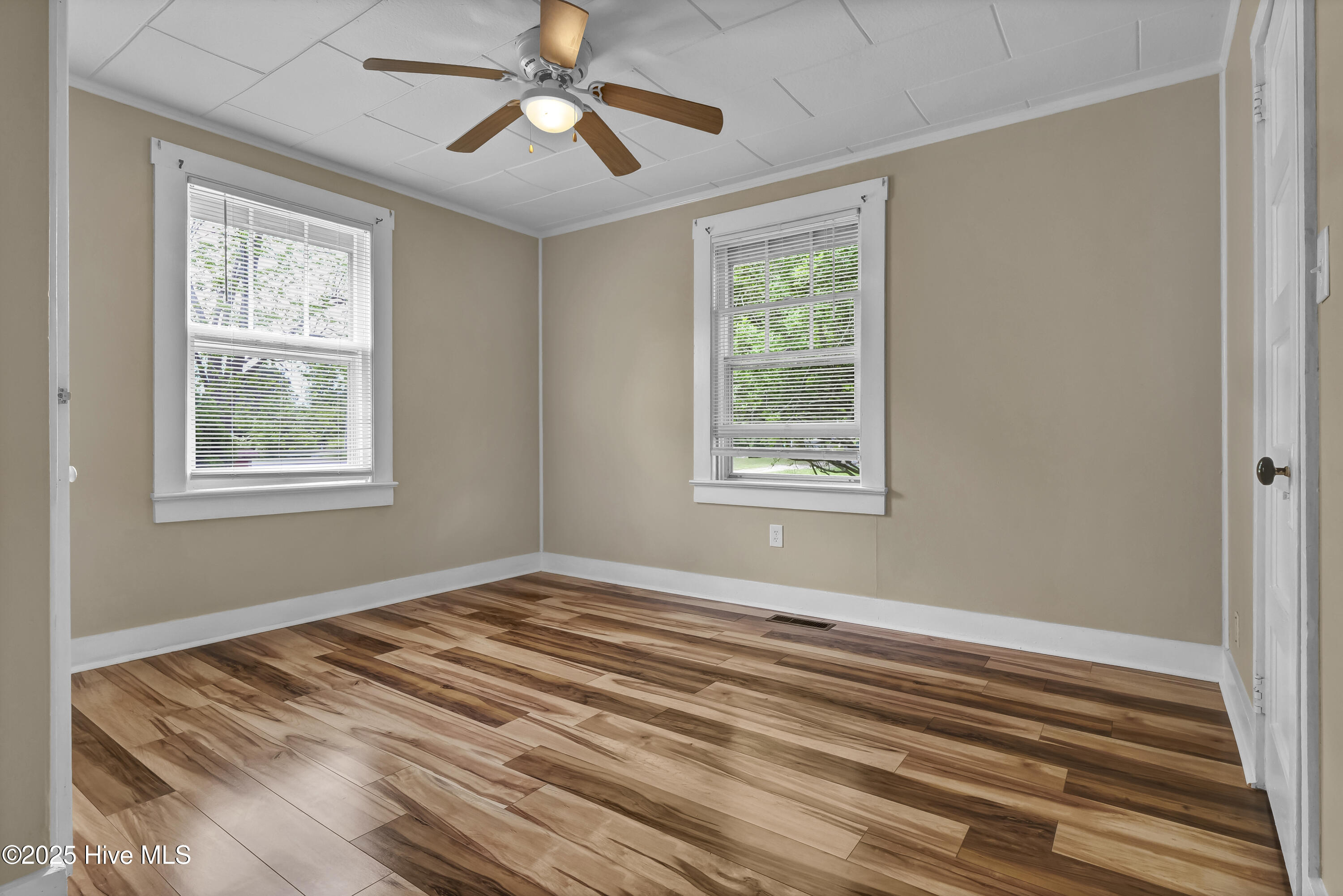 100503941 | Photo 14