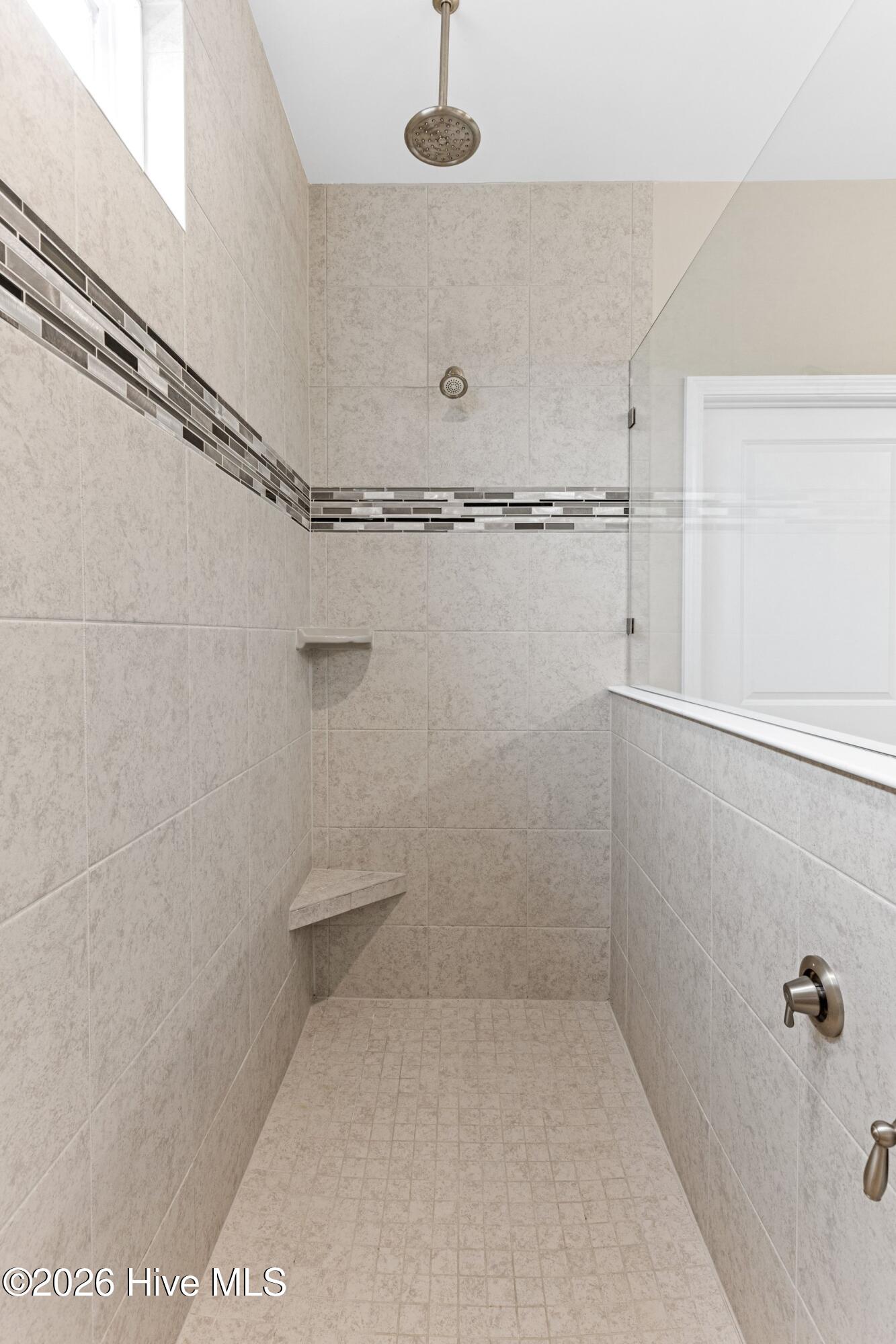 100551985 | Photo 32