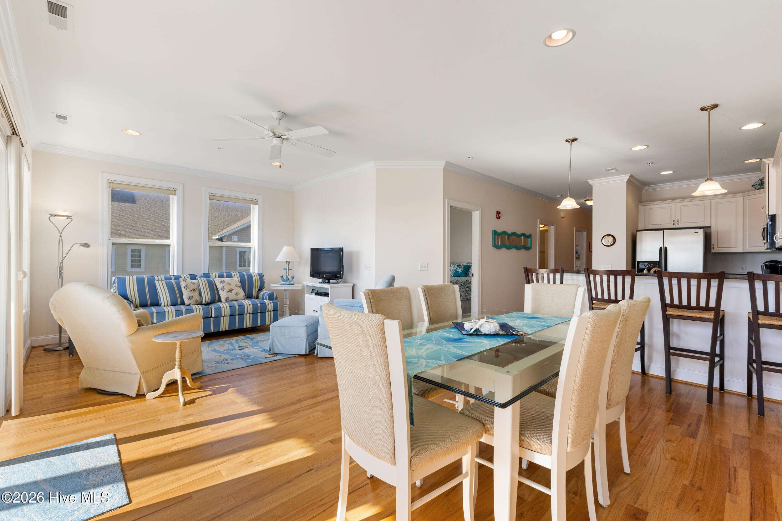 100567123 | Photo 12