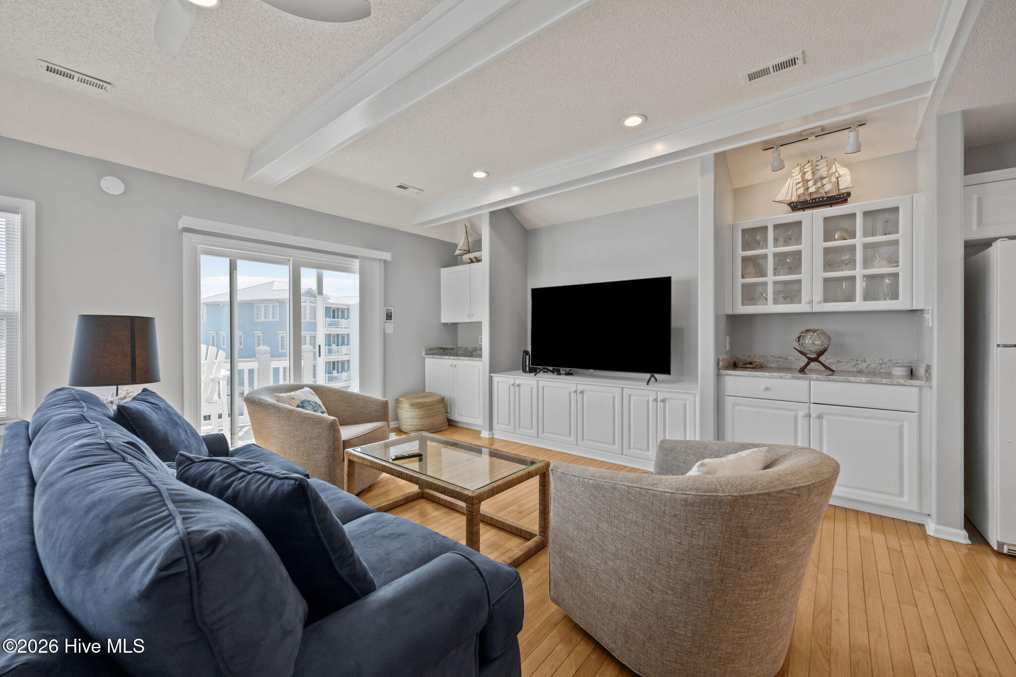 100563620 | Photo 24