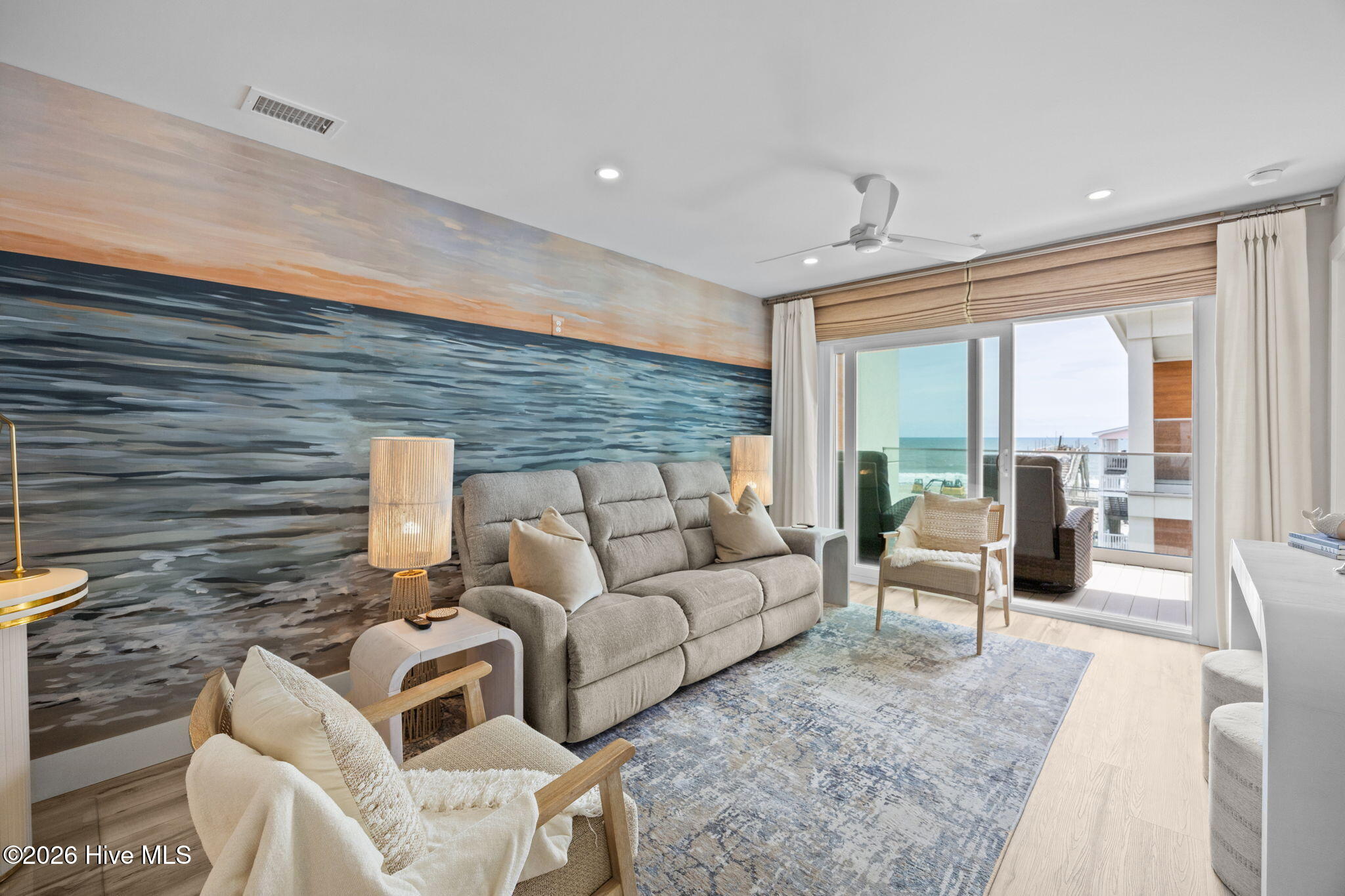 100566636 | Photo 12