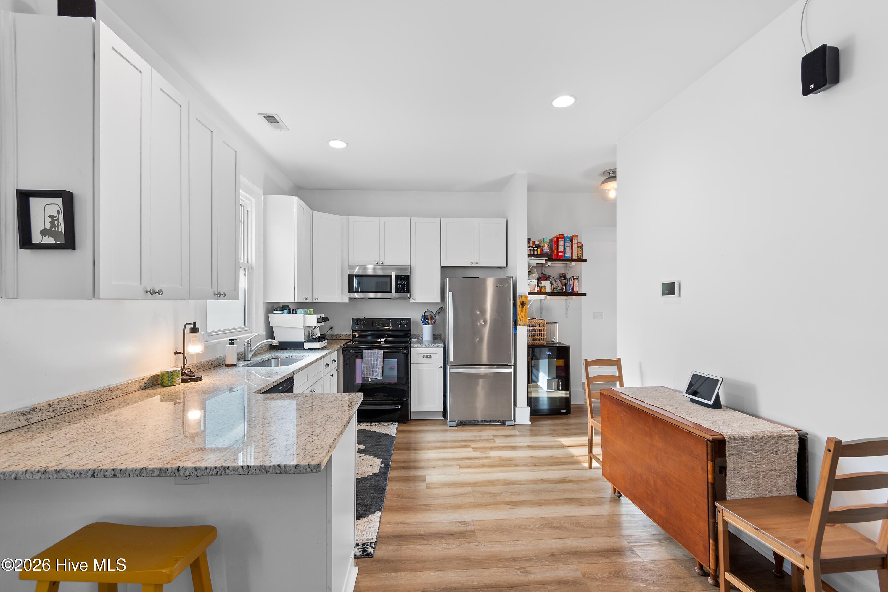 100568086 | Photo 14