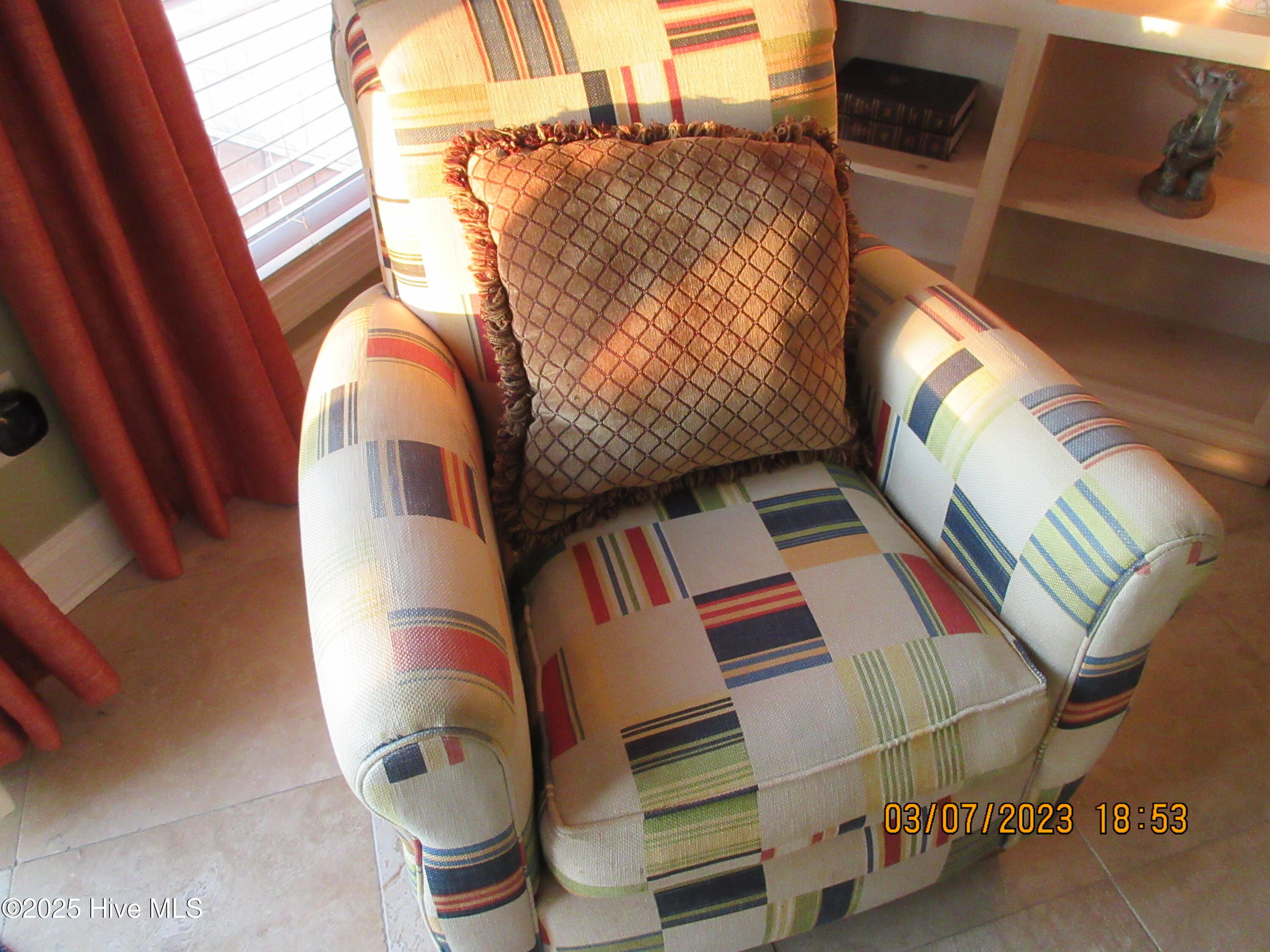 100525203 | Photo 37