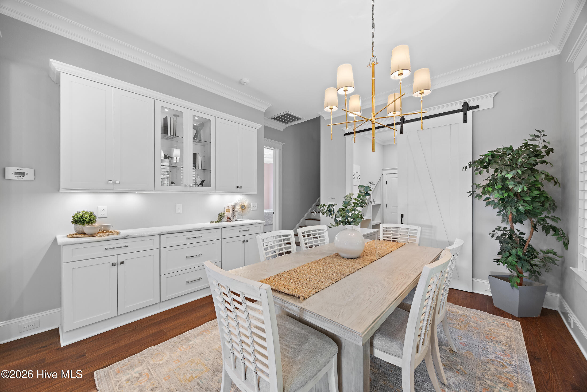 100569354 | Photo 34