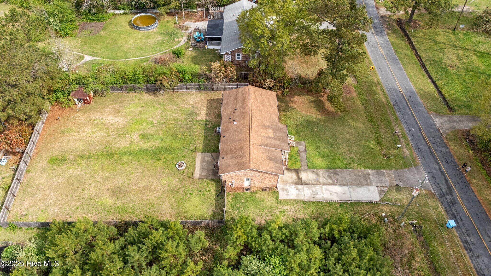 250 Ernest Gurganus Road, Jacksonville, NC 28540 – photo 7: 7-web-or-mls-DJI_20250403103437_0085_D