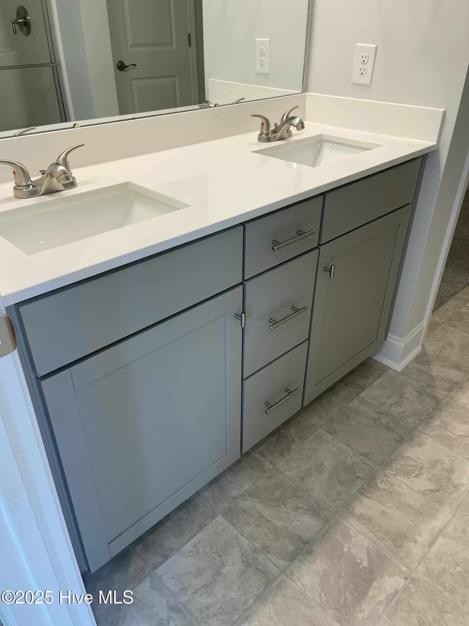 100522611 | Photo 47