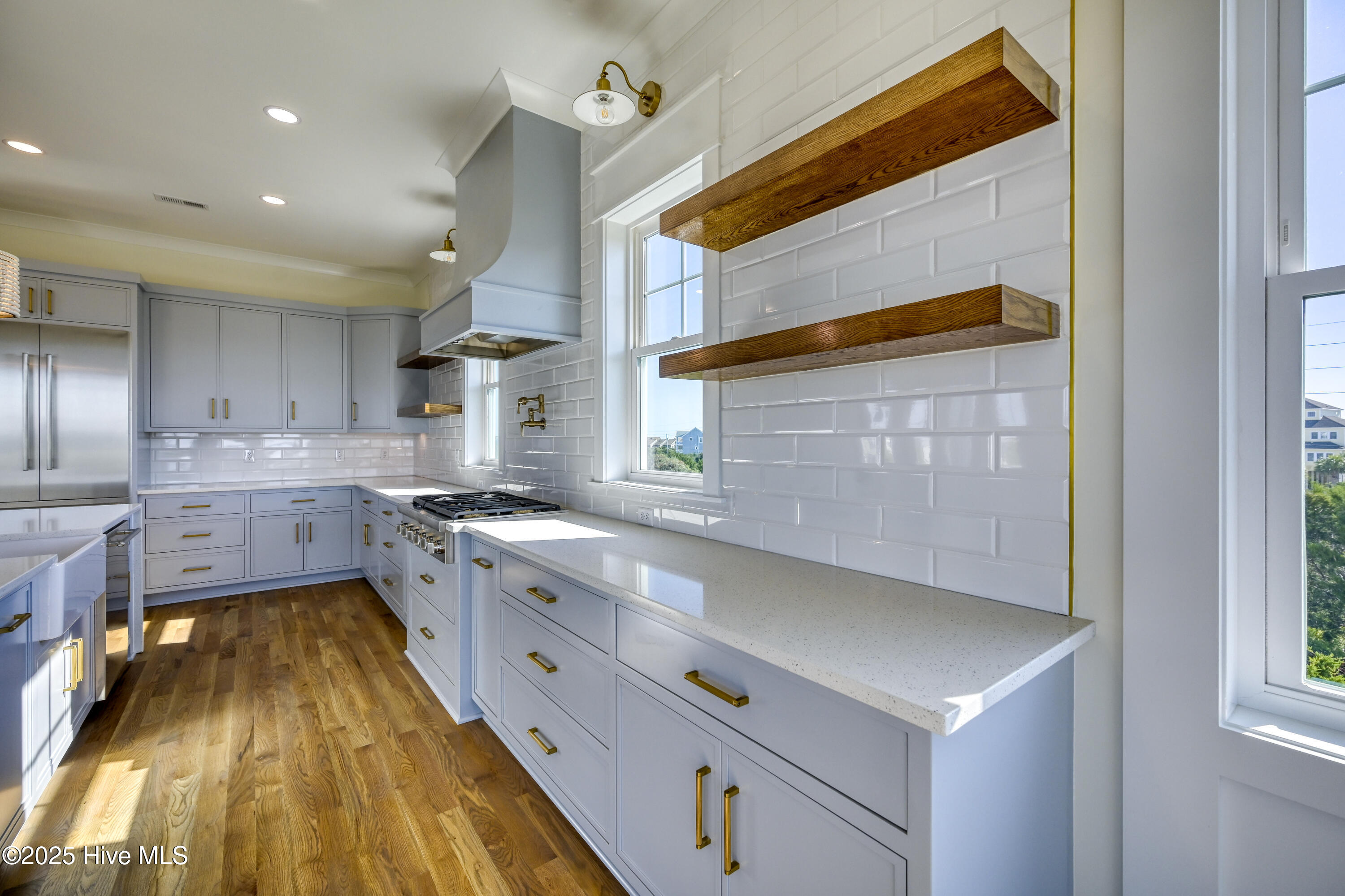 100516070 | Photo 19