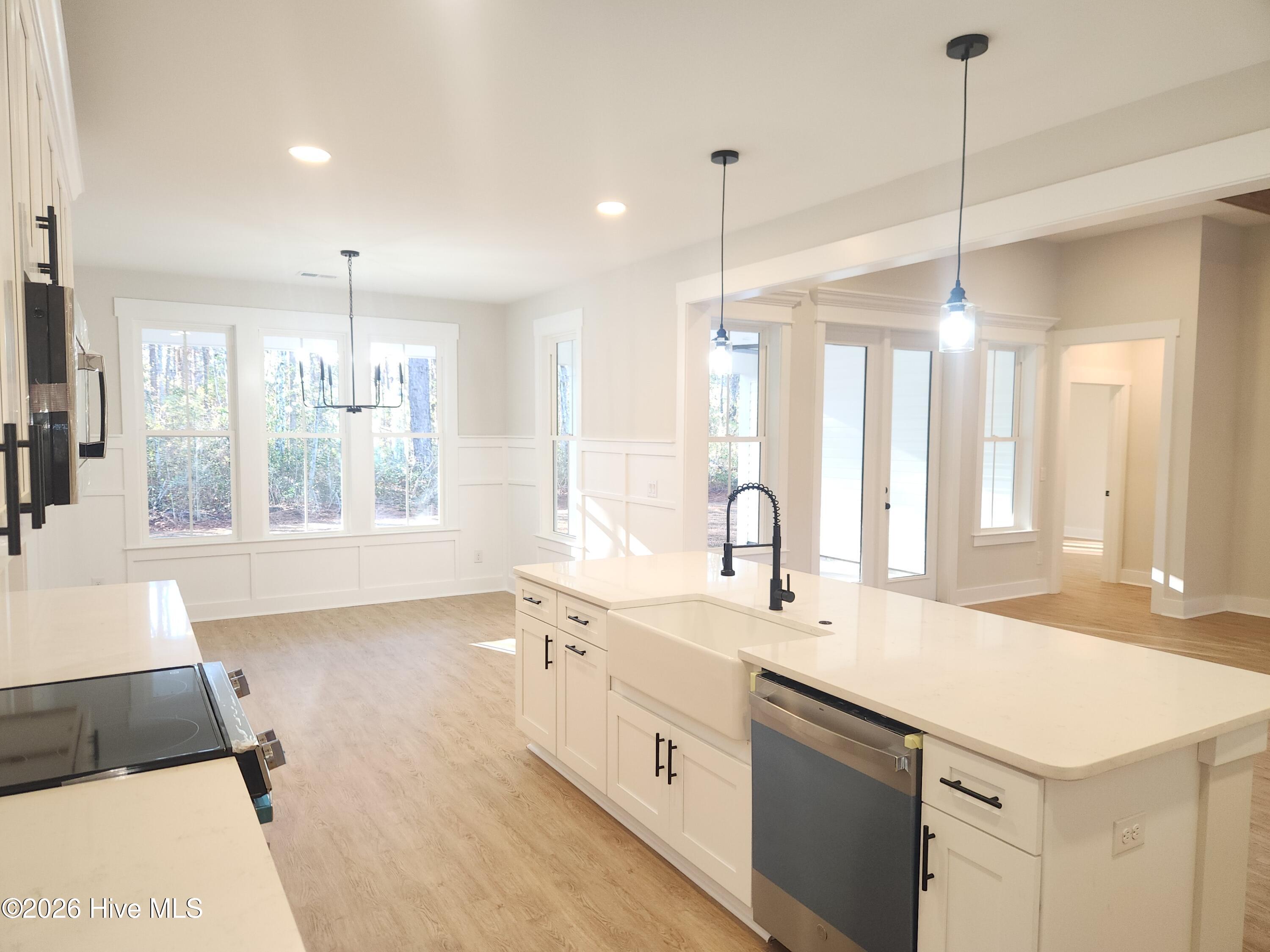 100554103 | Photo 22