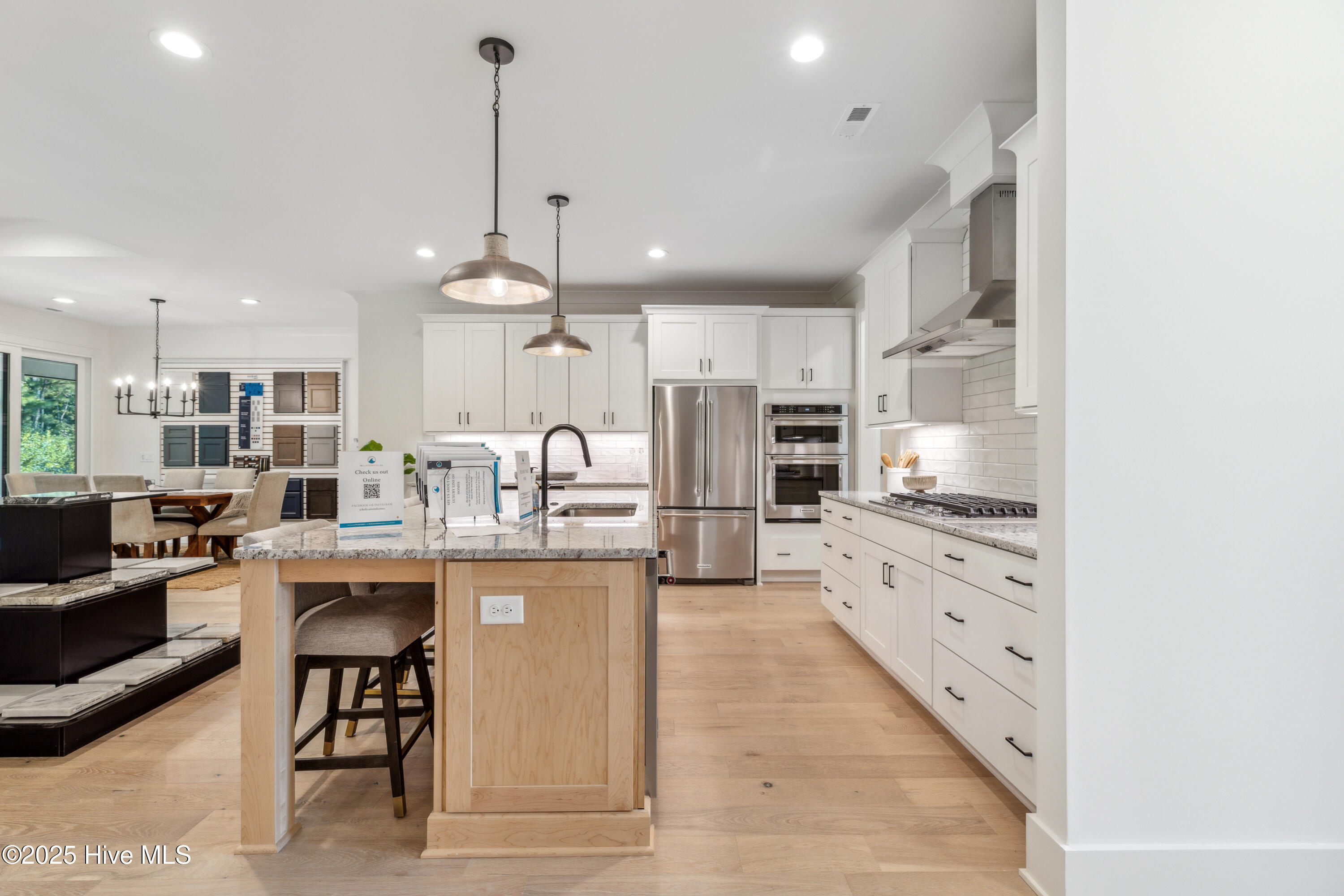 100523457 | Photo 12