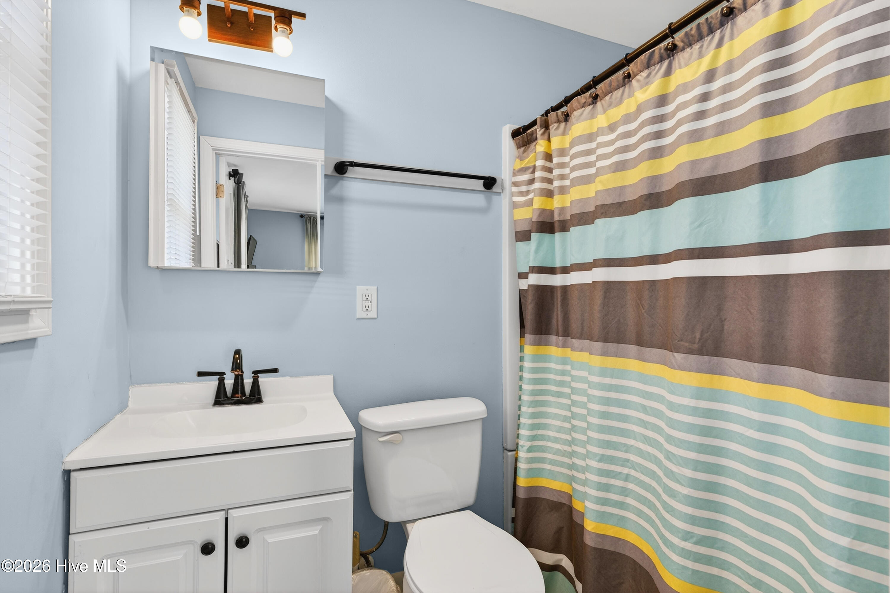 100560758 | Photo 26