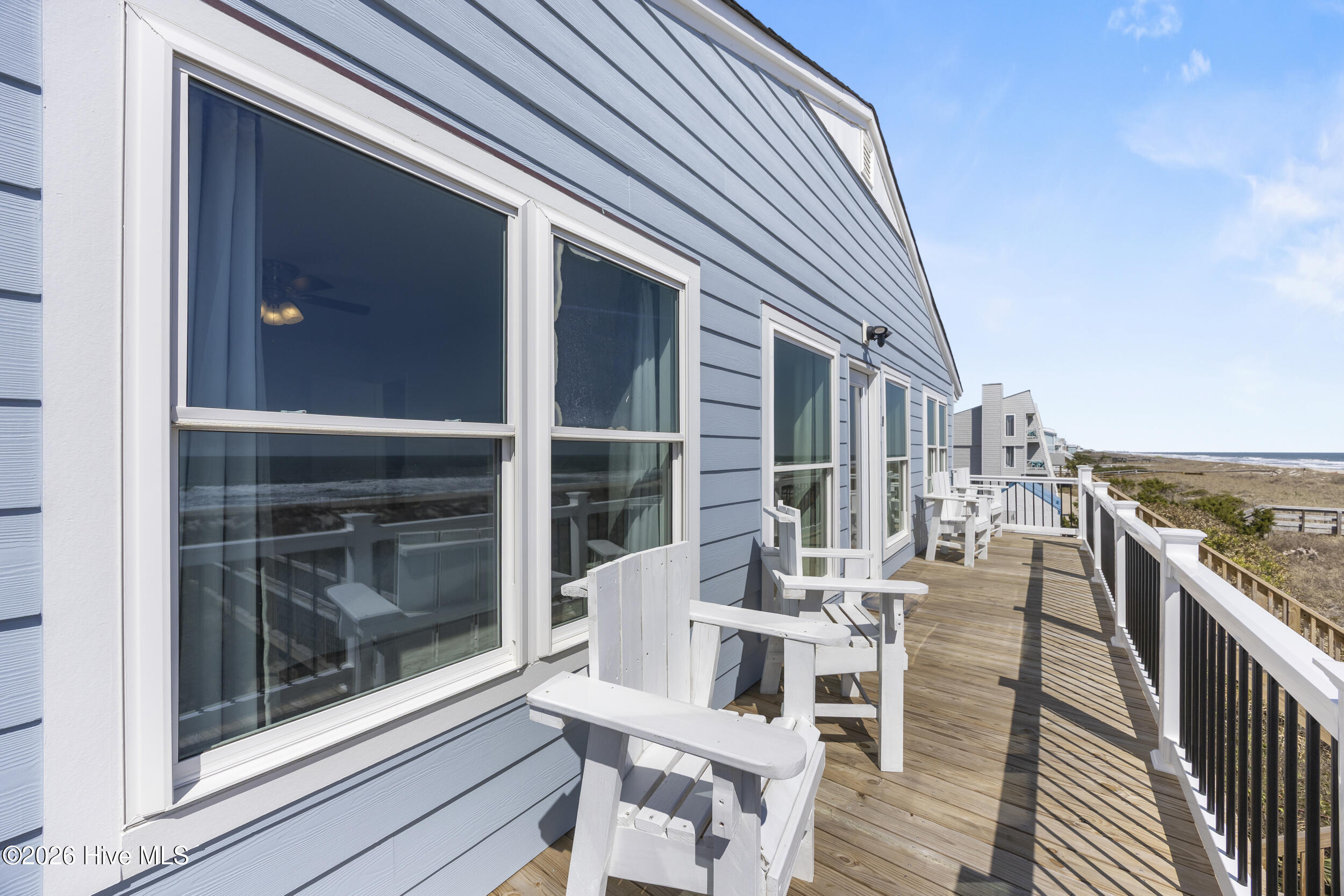 100561648 | Photo 38