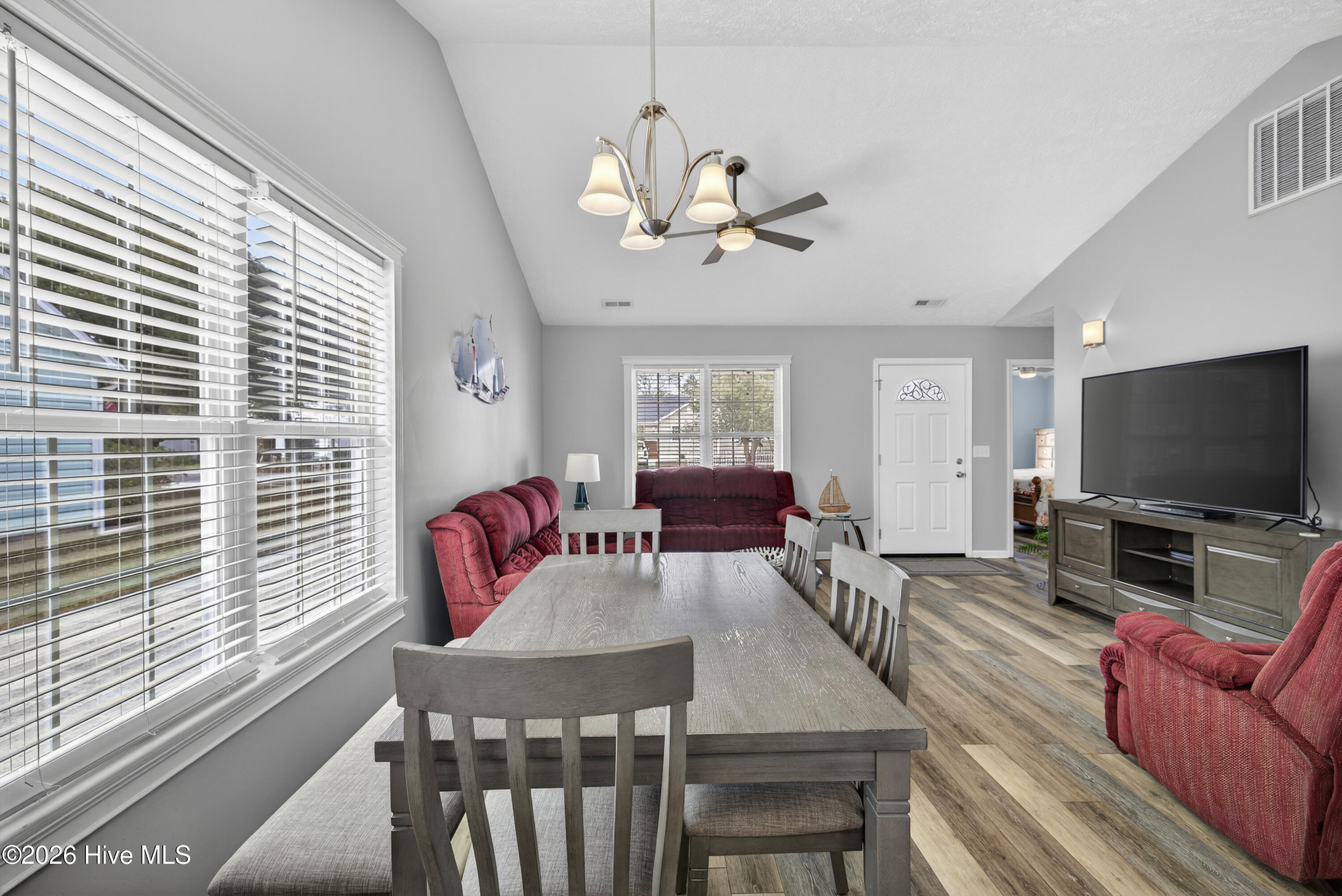 100557821 | Photo 11