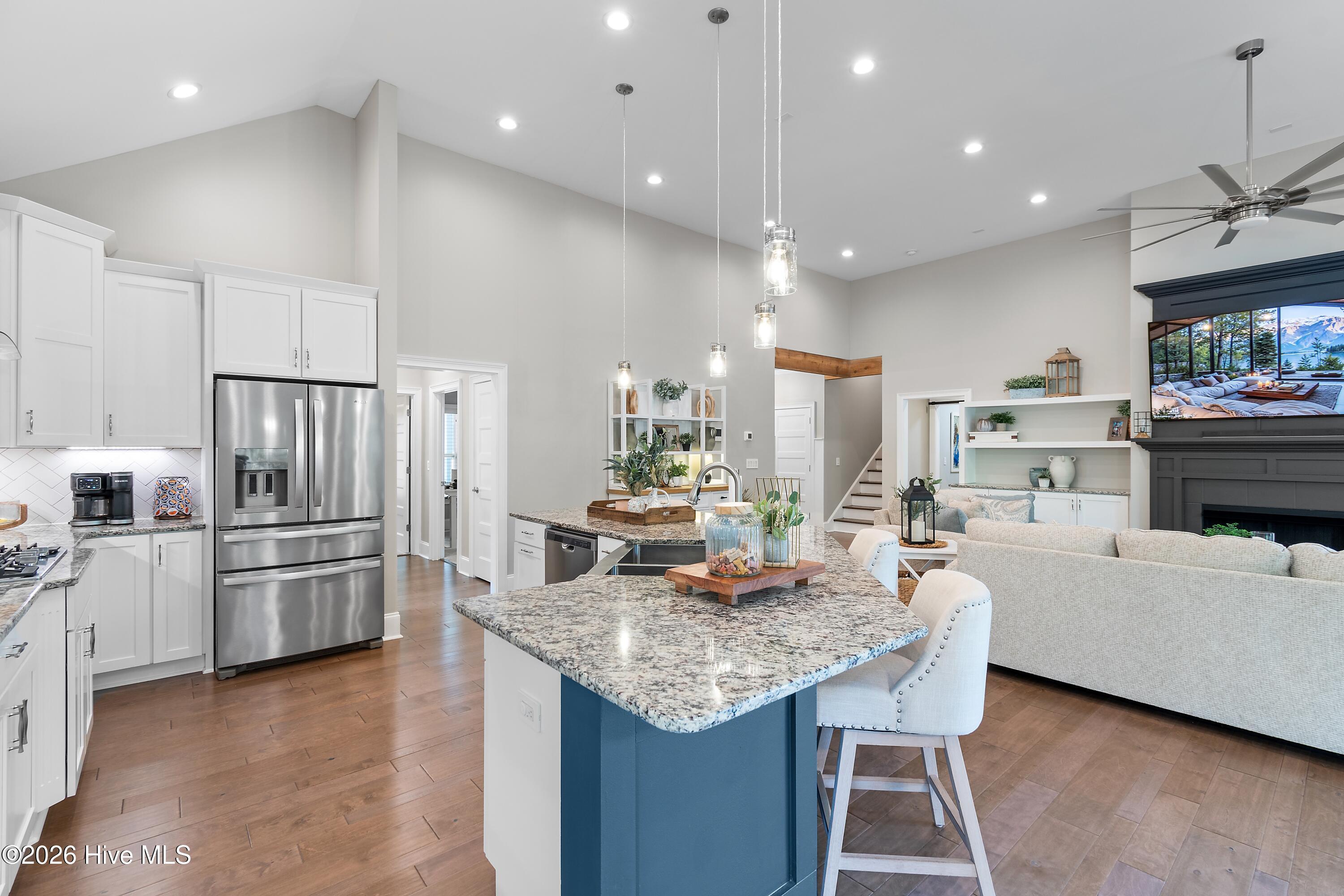 100565384 | Photo 16