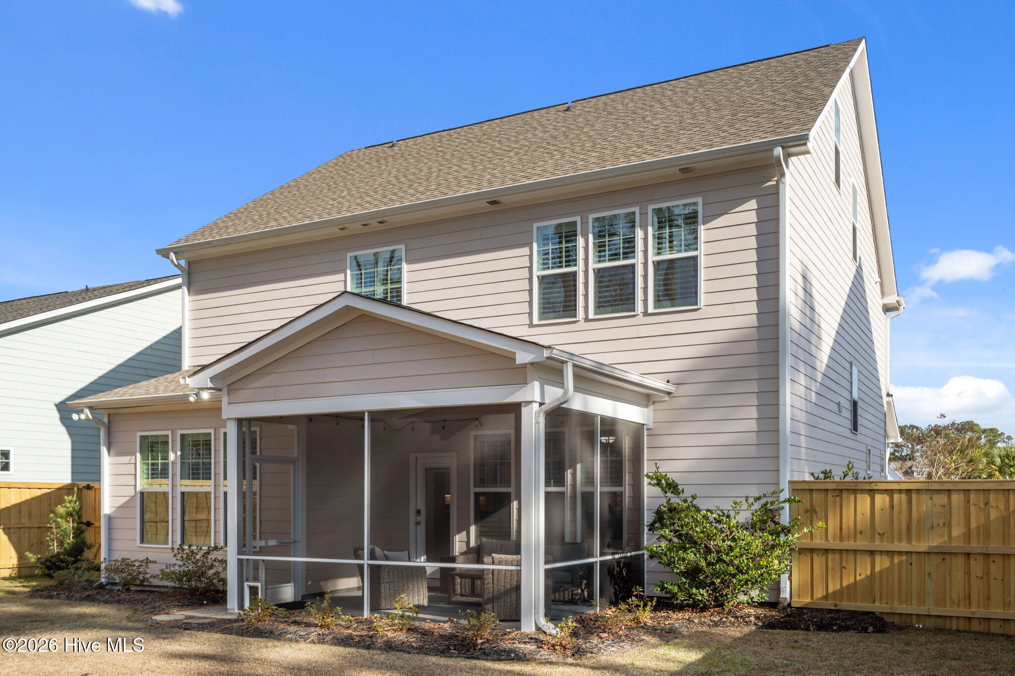 100551093 | Photo 35