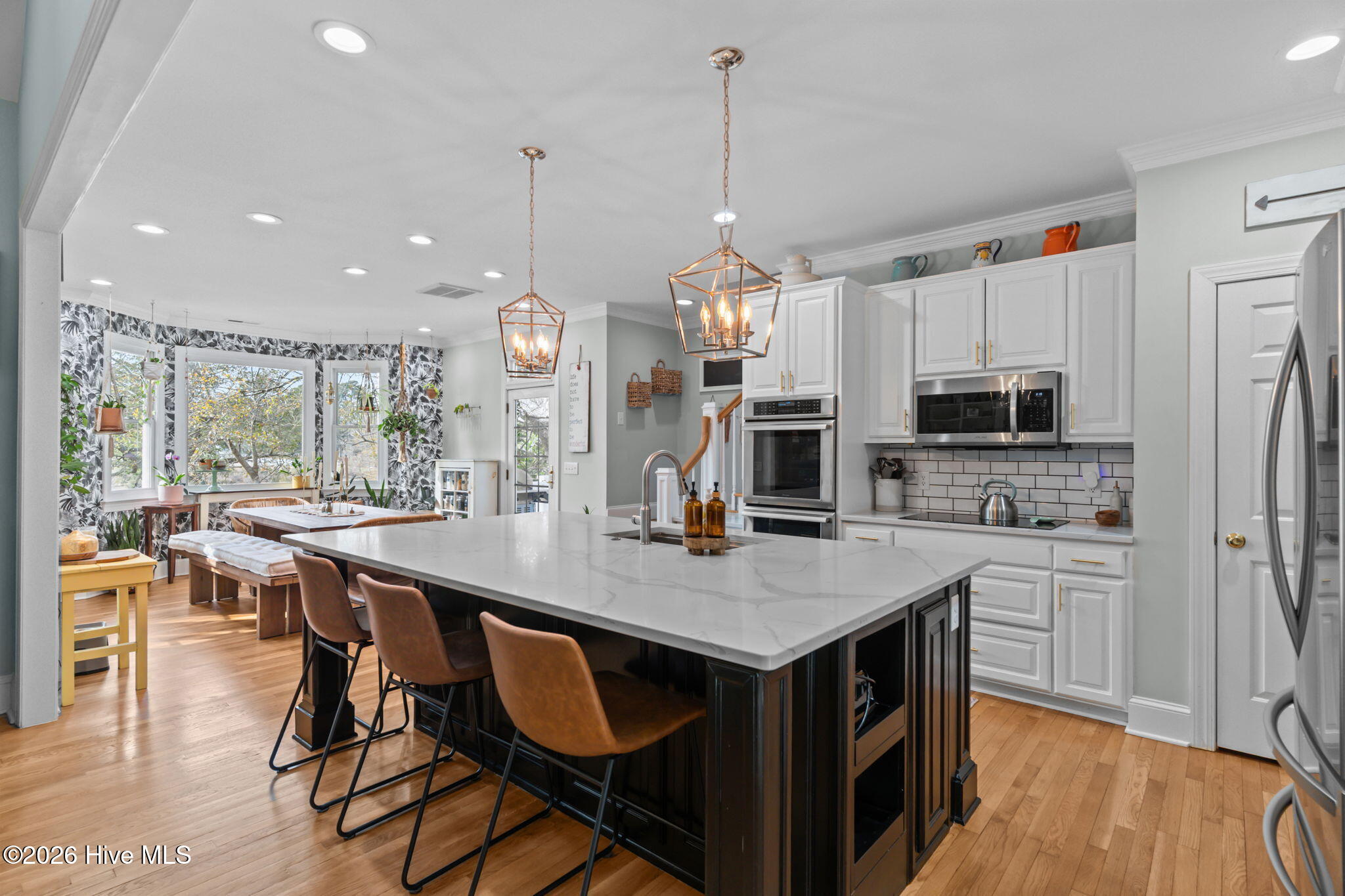 100556874 | Photo 21