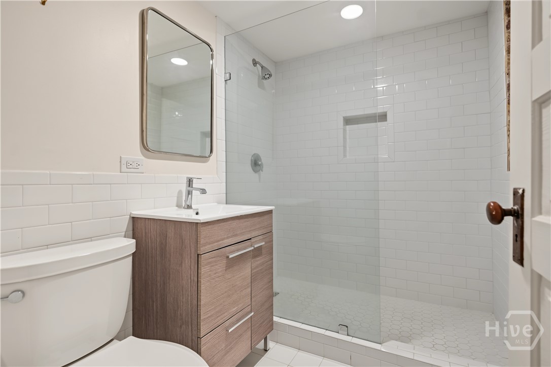 Lower level full bath