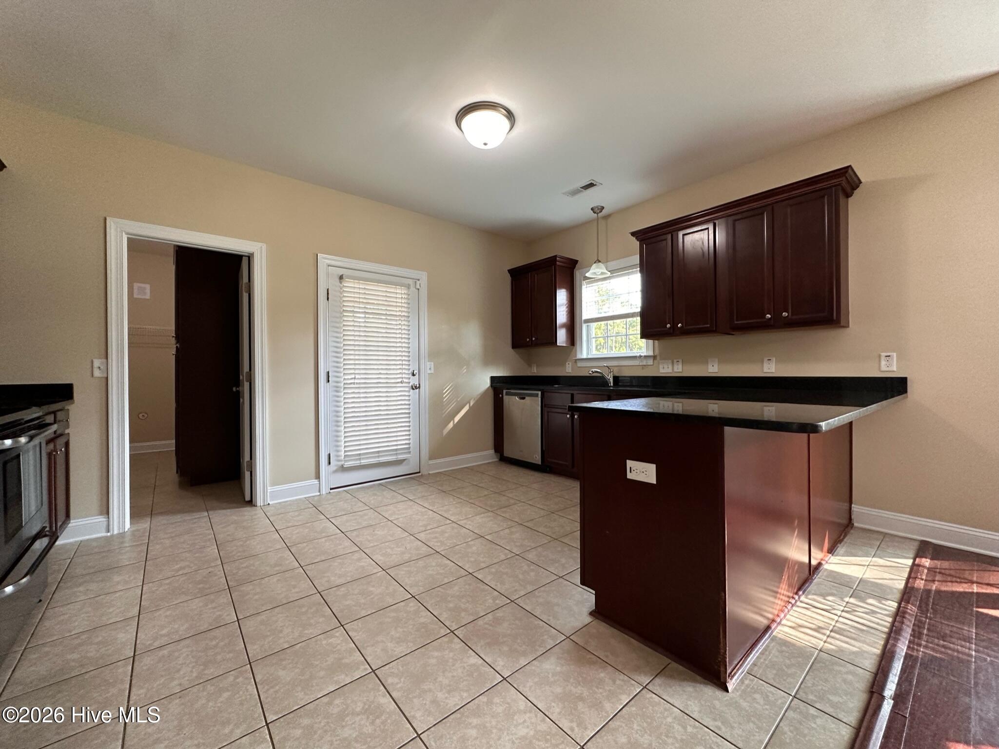 100557868 | Photo 20