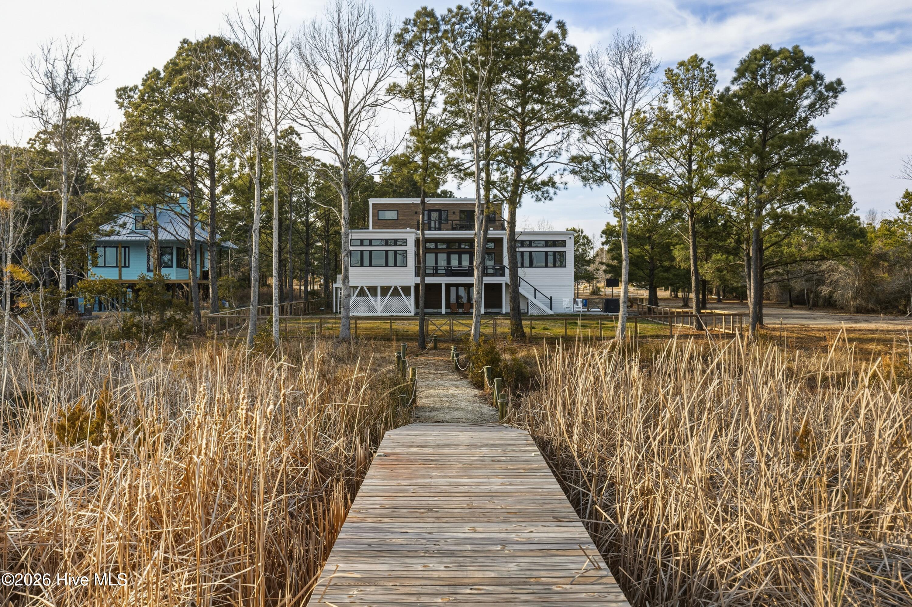 100554260 | Photo 72