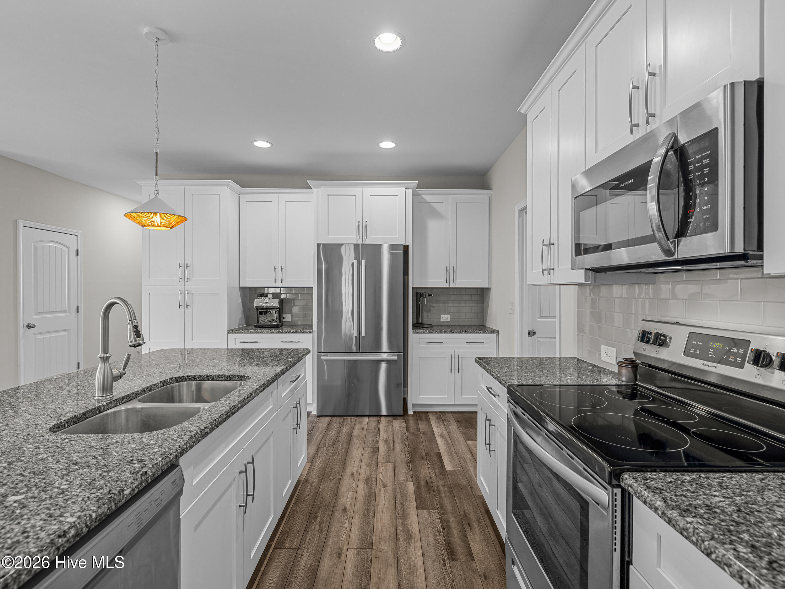 100558096 | Photo 18