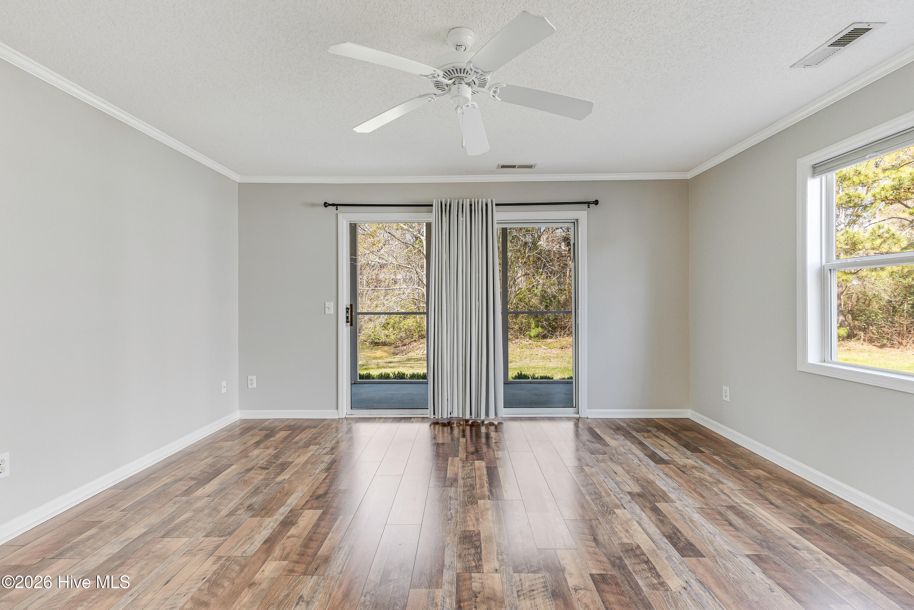 100562501 | Photo 18