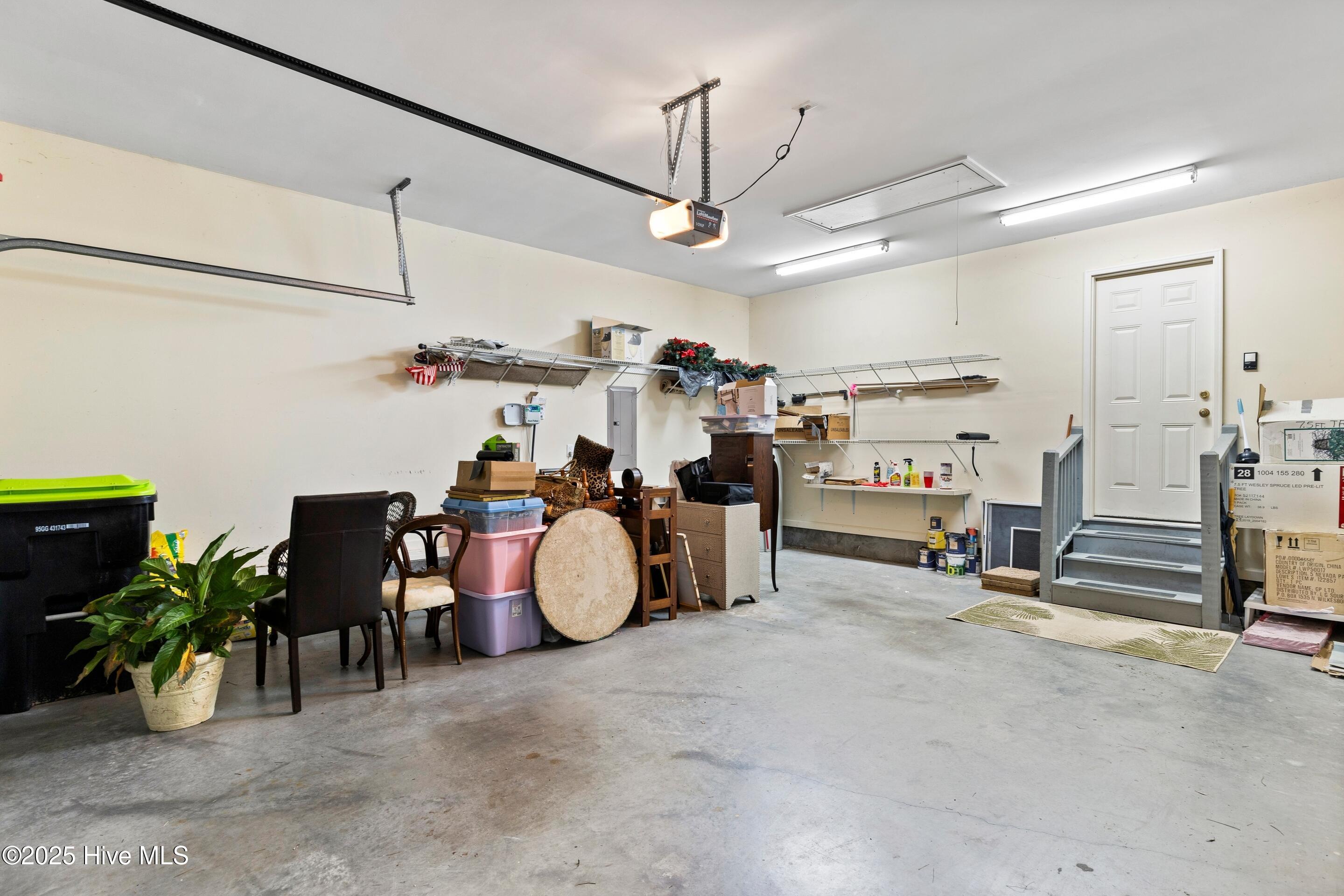 100528797 | Photo 40