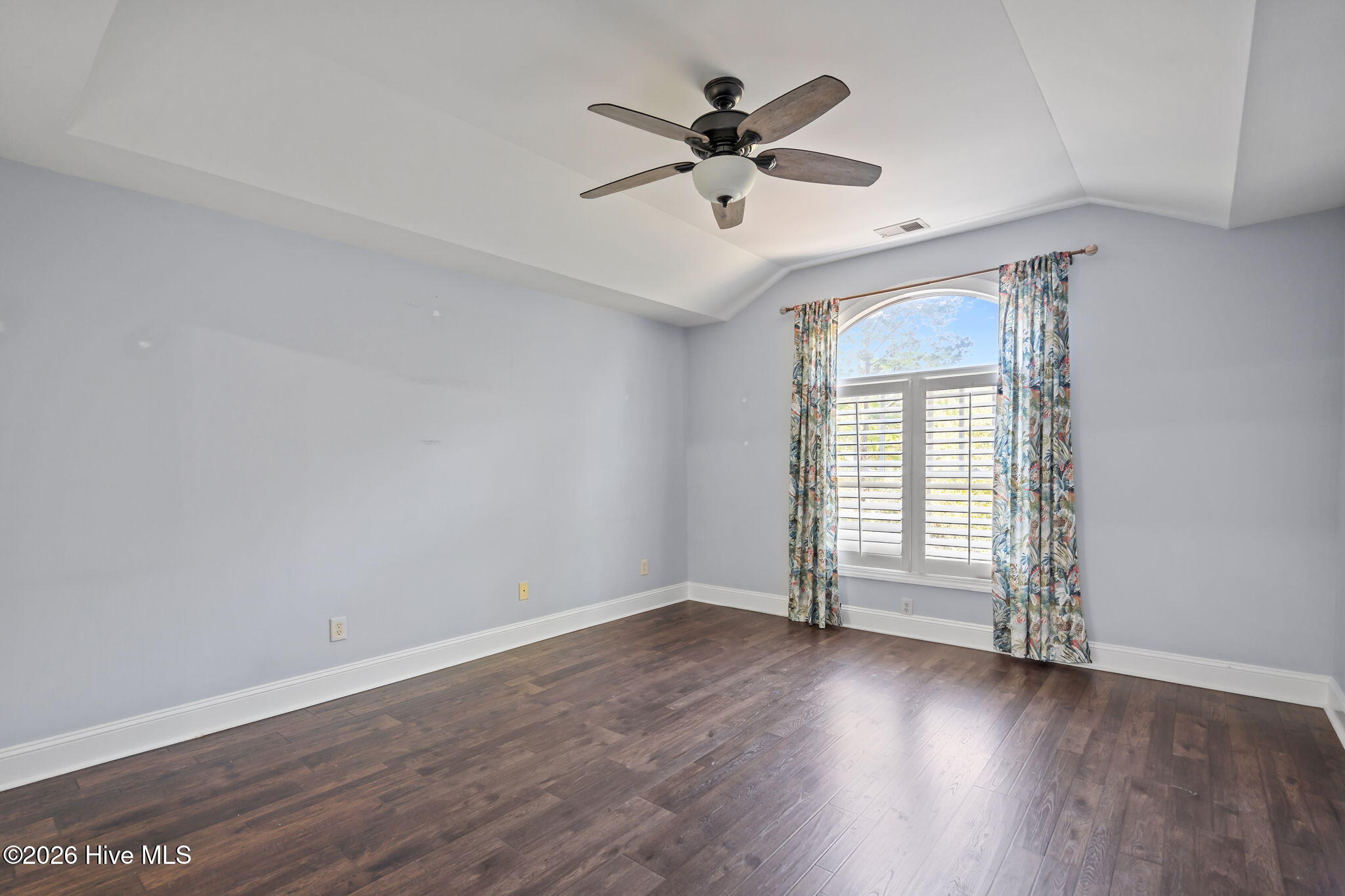 100565239 | Photo 31