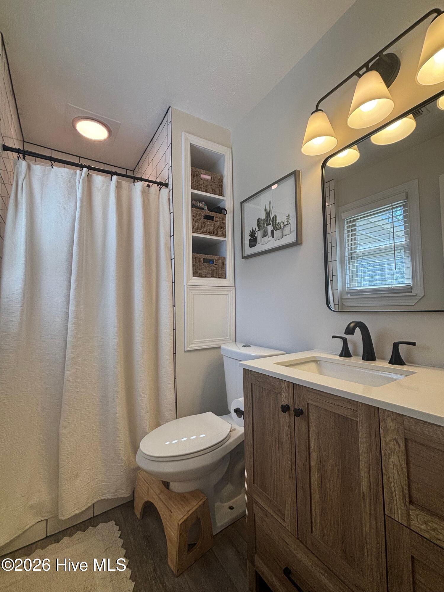 100565597 | Photo 11