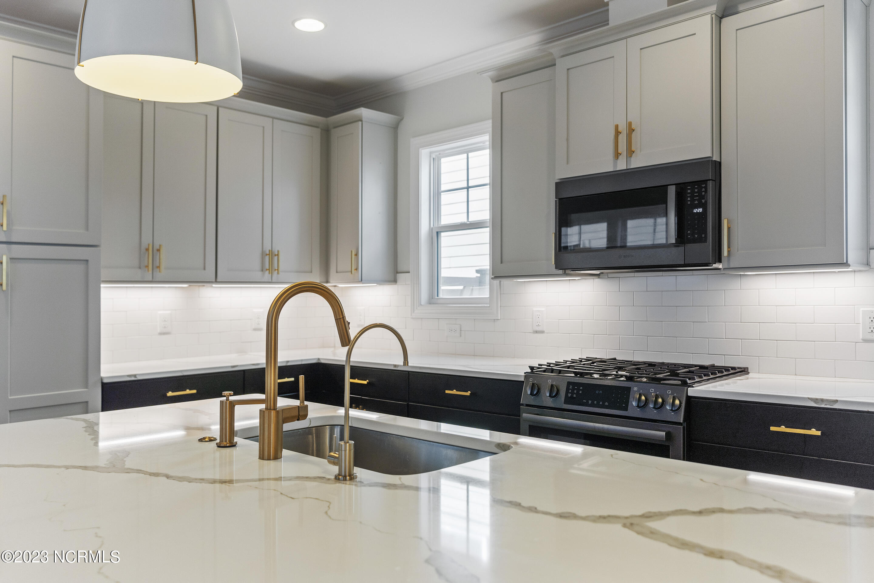 100547954 | Photo 14