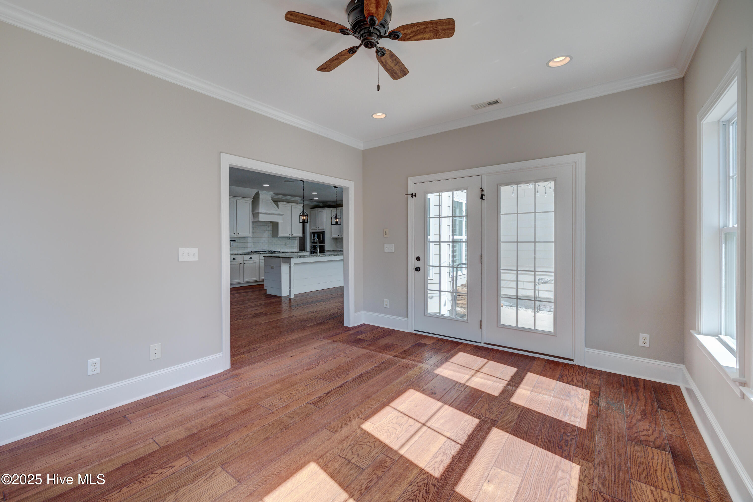 100496540 | Photo 28