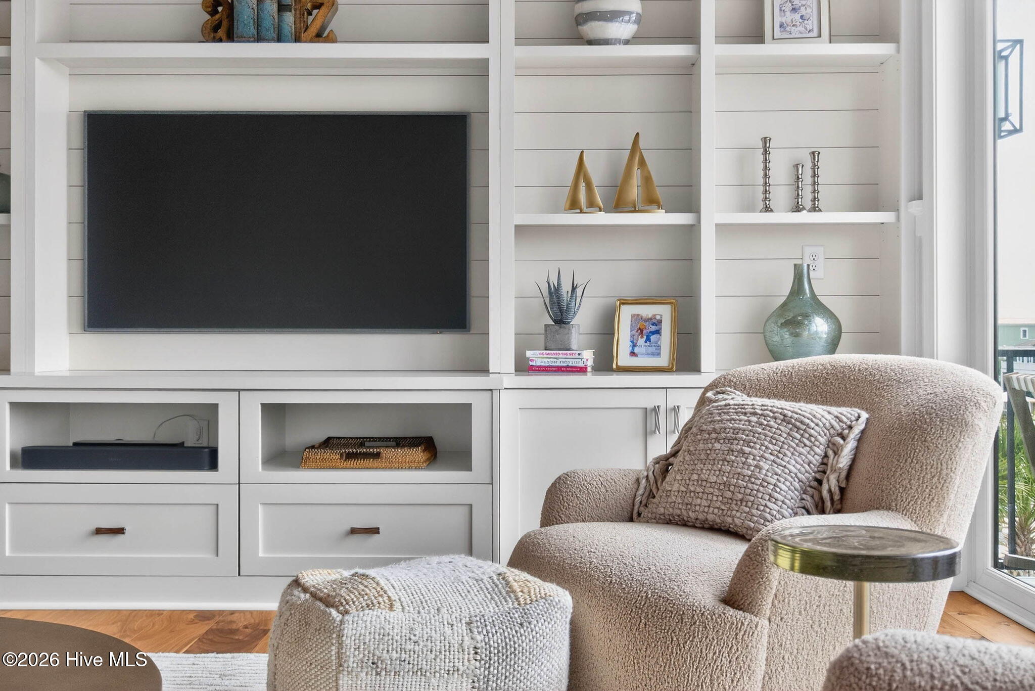 100561334 | Photo 22