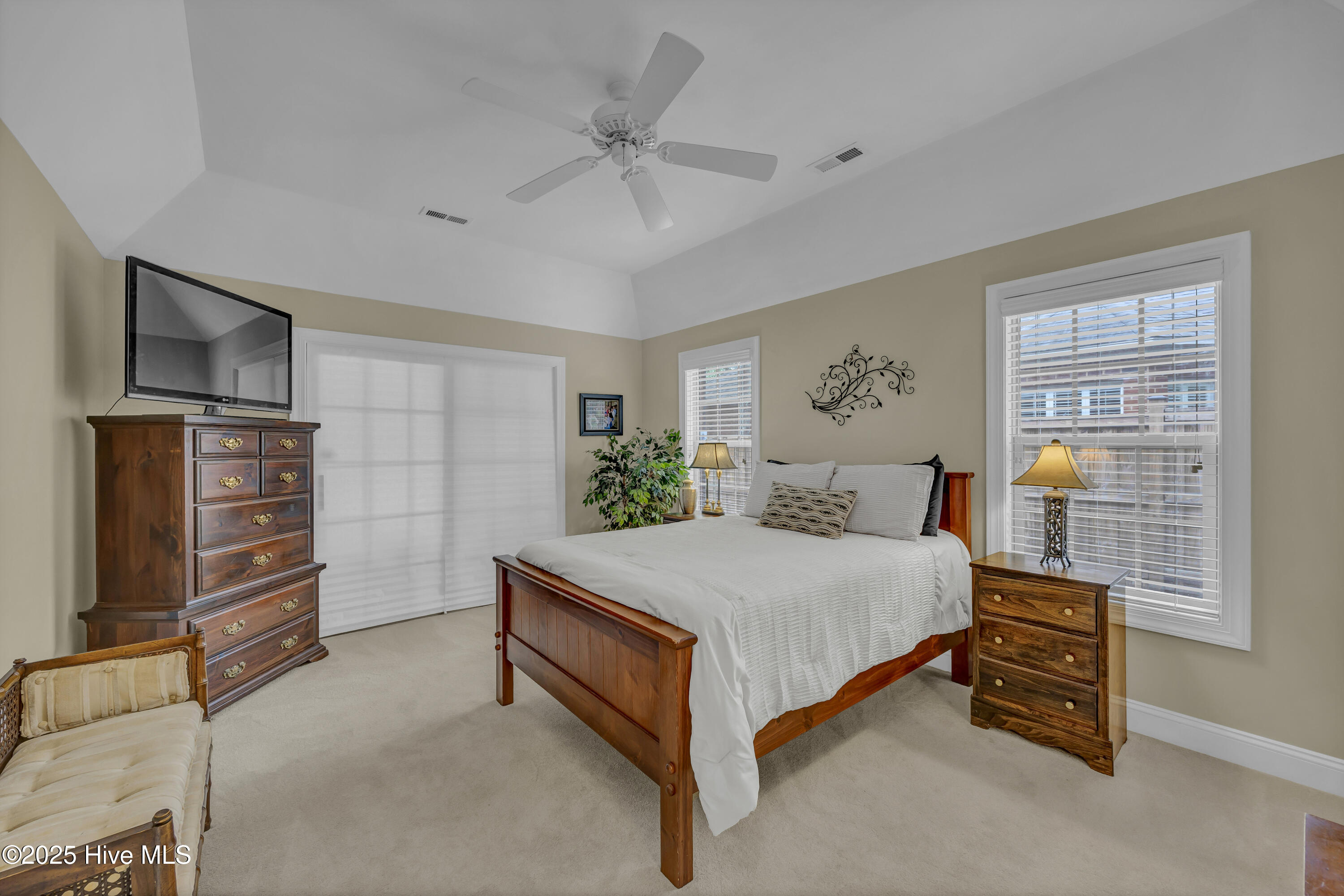 100530959 | Photo 15