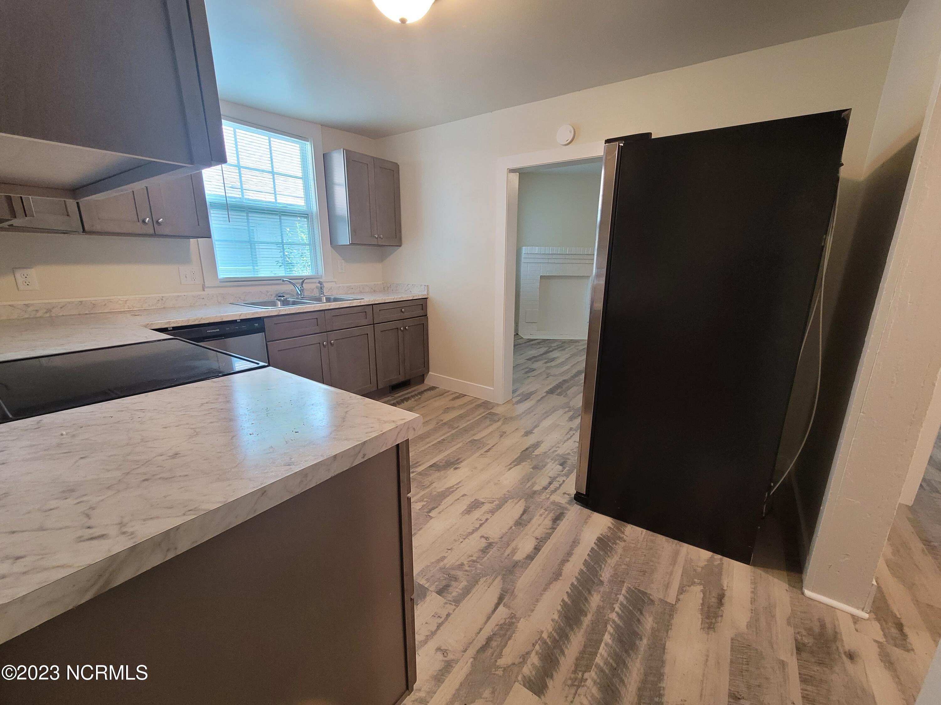 100566381 | Photo 19