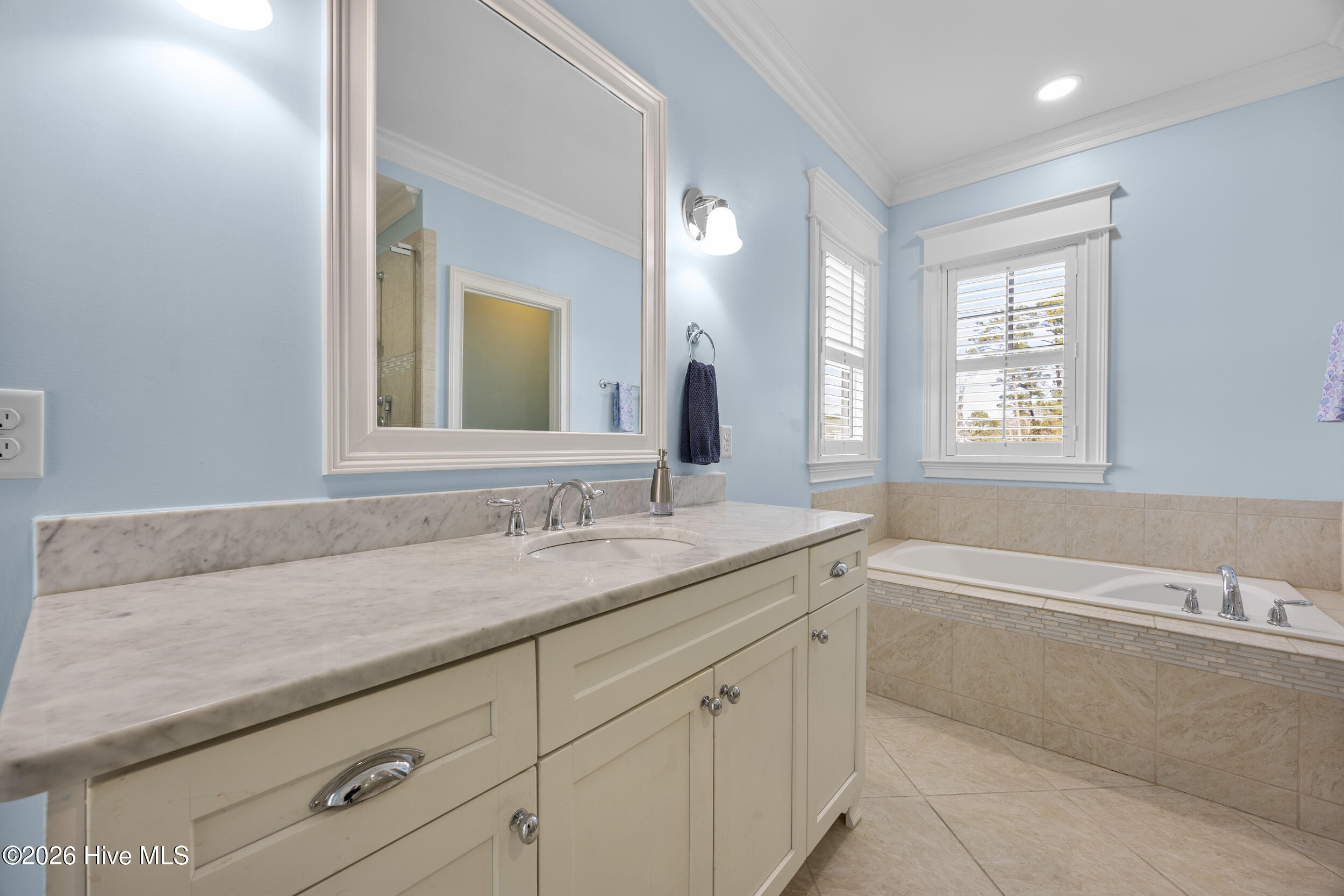 100549374 | Photo 51