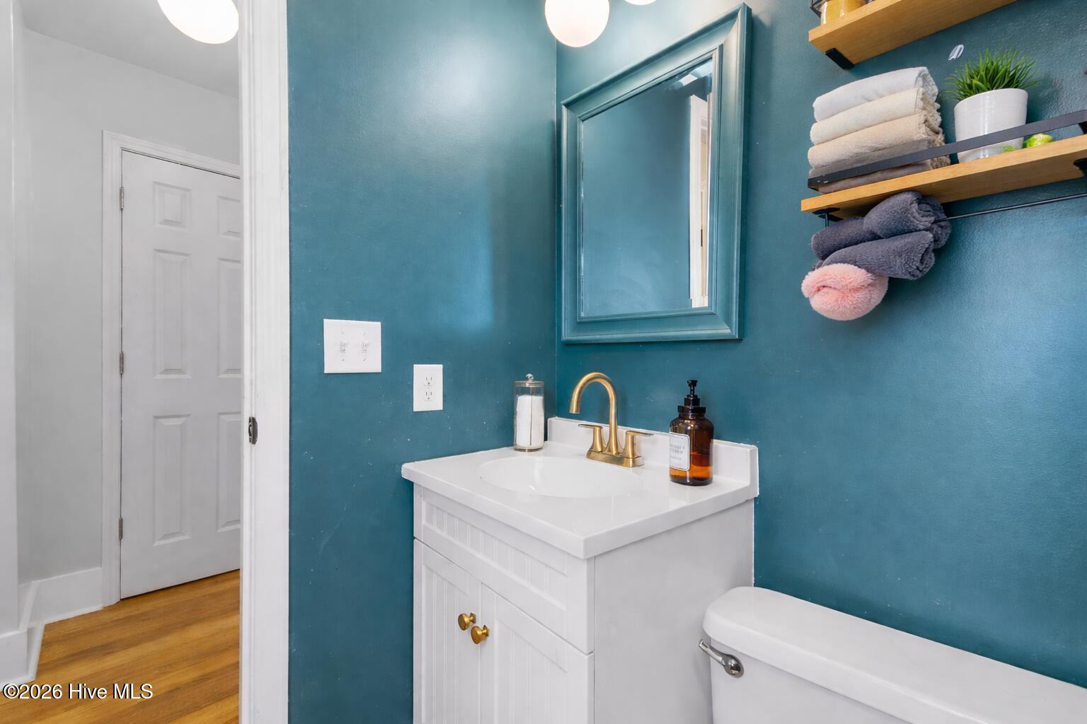 100568086 | Photo 25