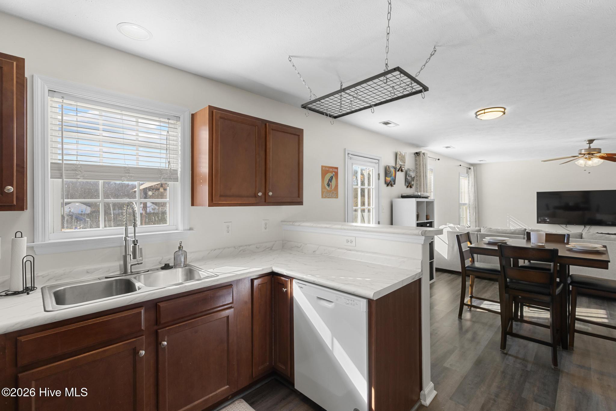 100552473 | Photo 14