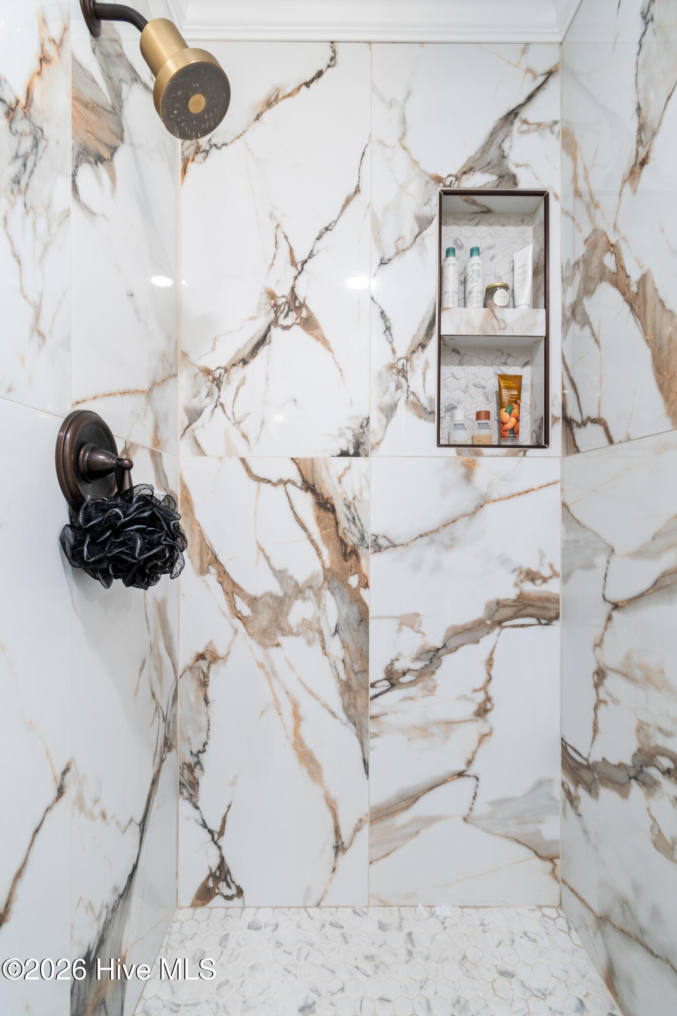 100558104 | Photo 47