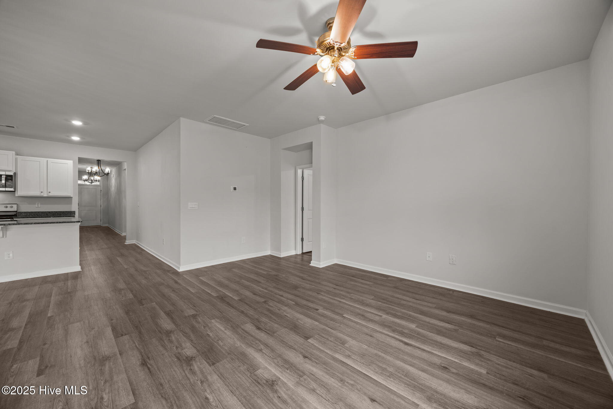 100546434 | Photo 11